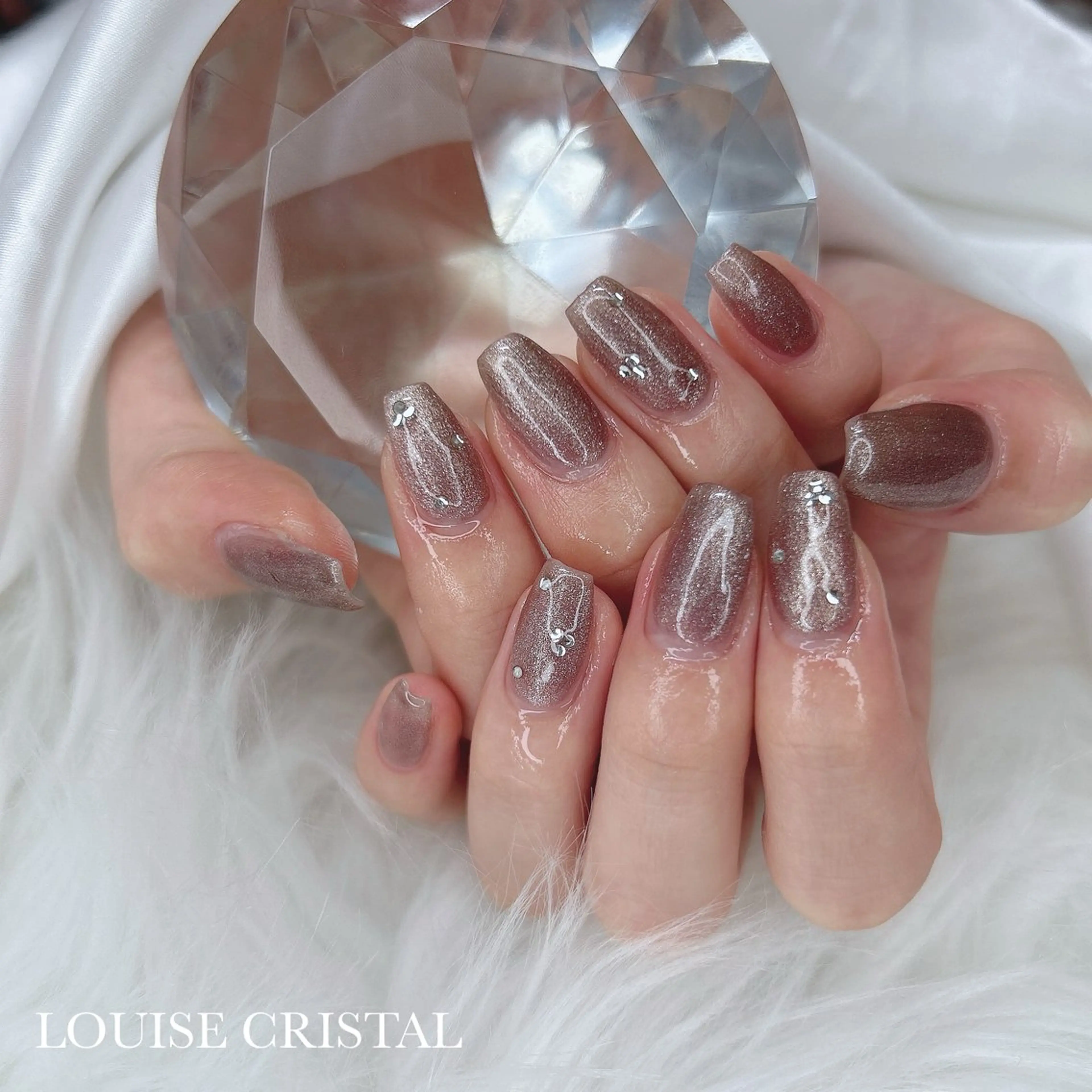 ネイル マグネットネイル ハンドネイル LOUISE CRYSTALのネイルデザイン