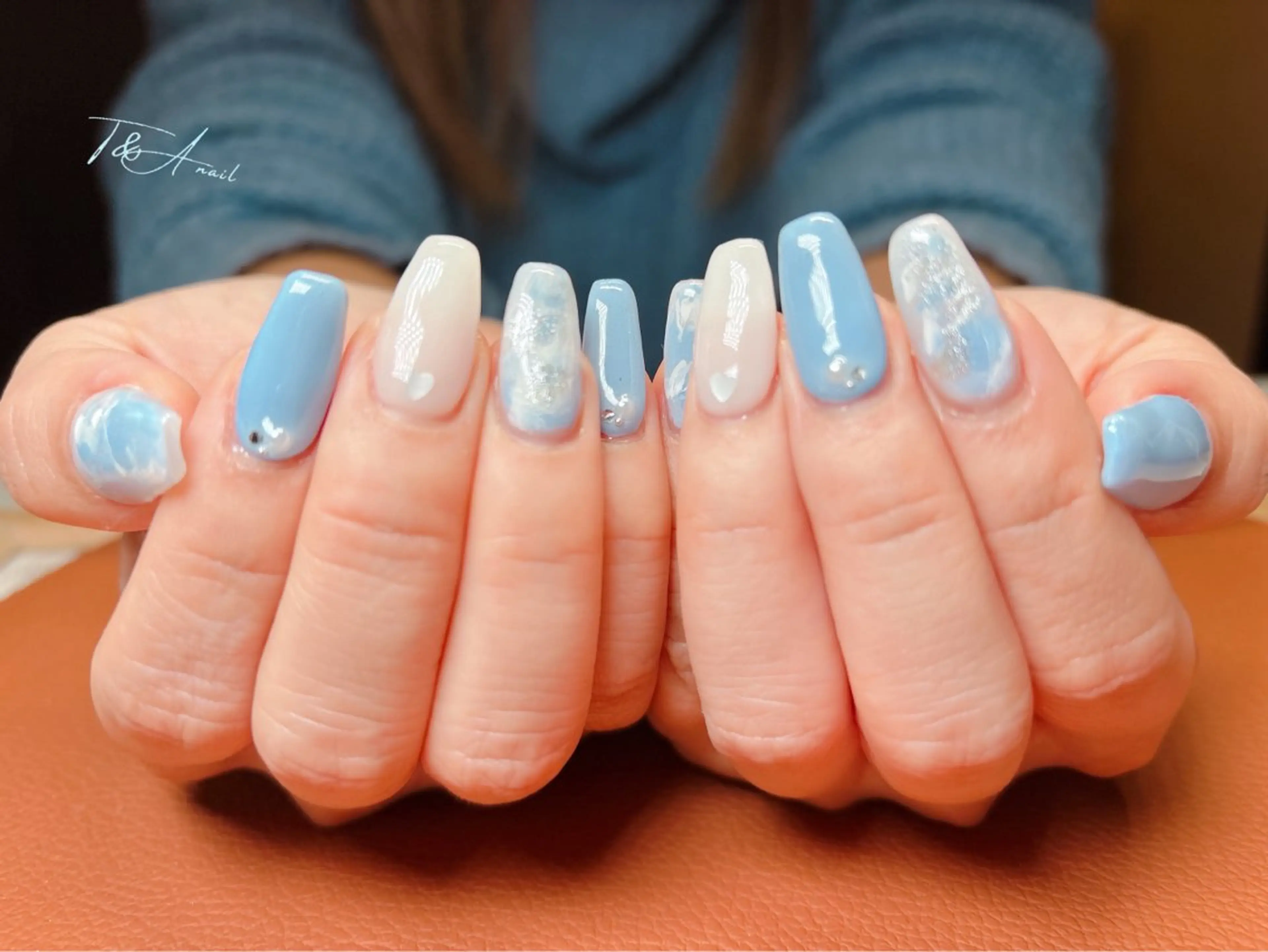 ネイル 長さ出し ジェルネイル 水色 ニュアンスネイル オフィスネイル ハンドネイル T&A nailのネイルデザイン
