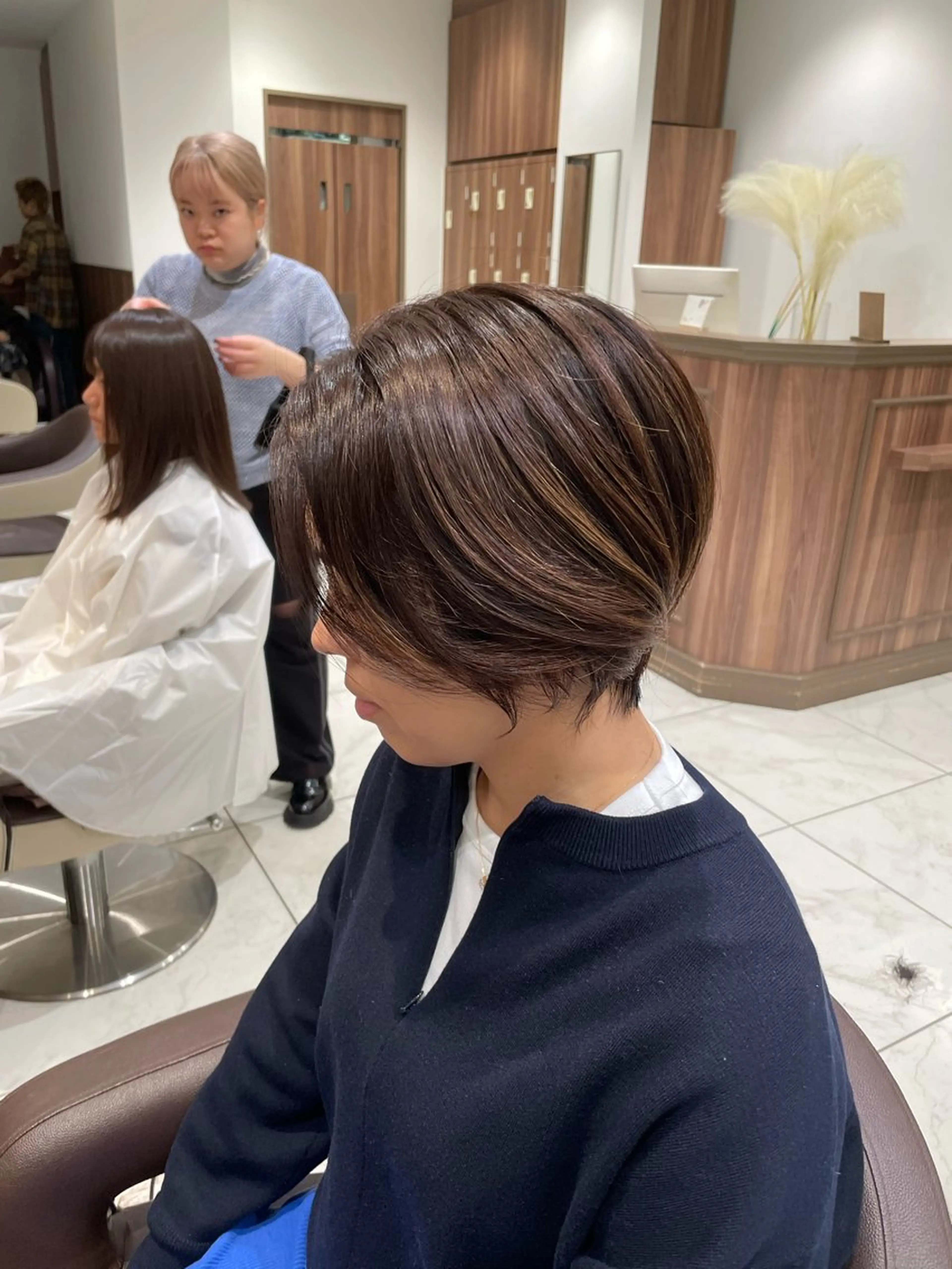 ショート カラー バレイヤージュ ハイライトカラー ハイライト レイヤーカット ヘアカラー 🇰🇷韓国ヘア★ 副店長.쿠리타⭐︎のヘアスタイル