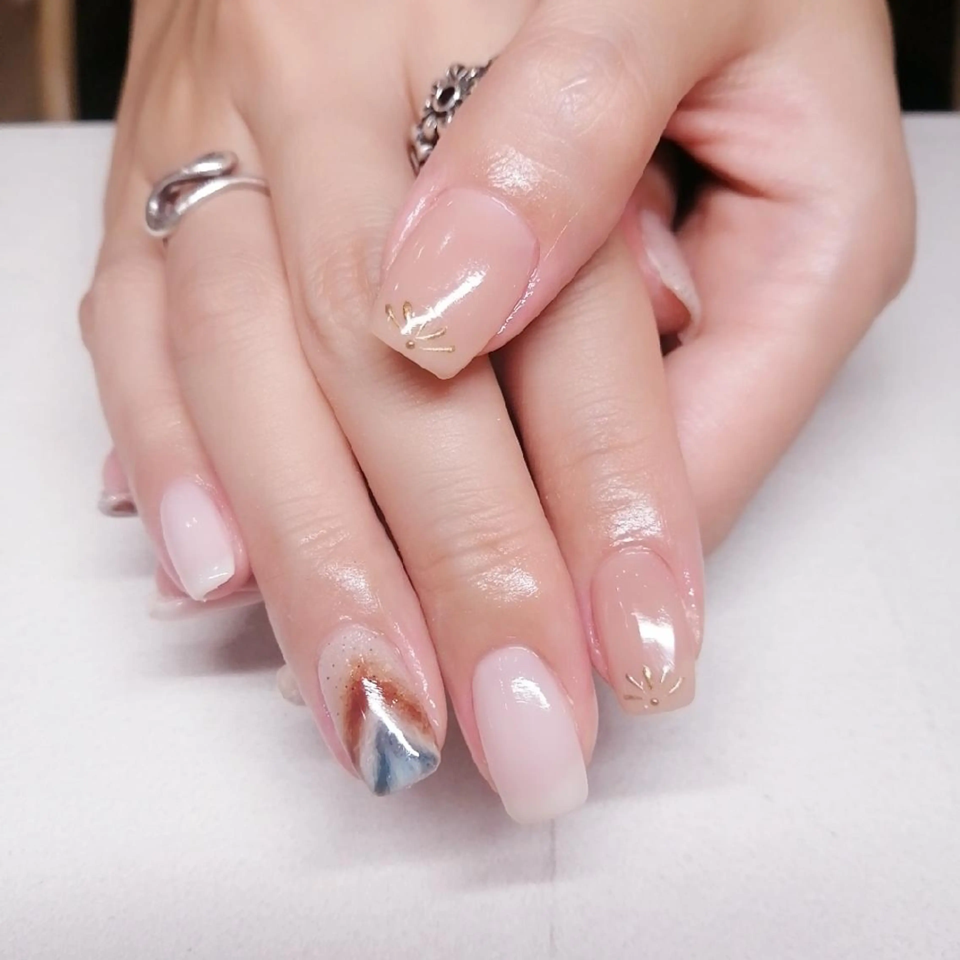 ネイル ニュアンスネイル I.プライベートネイルサロン所属・I.プライベート ネイルサロンの眉毛・アイブロウイメージ