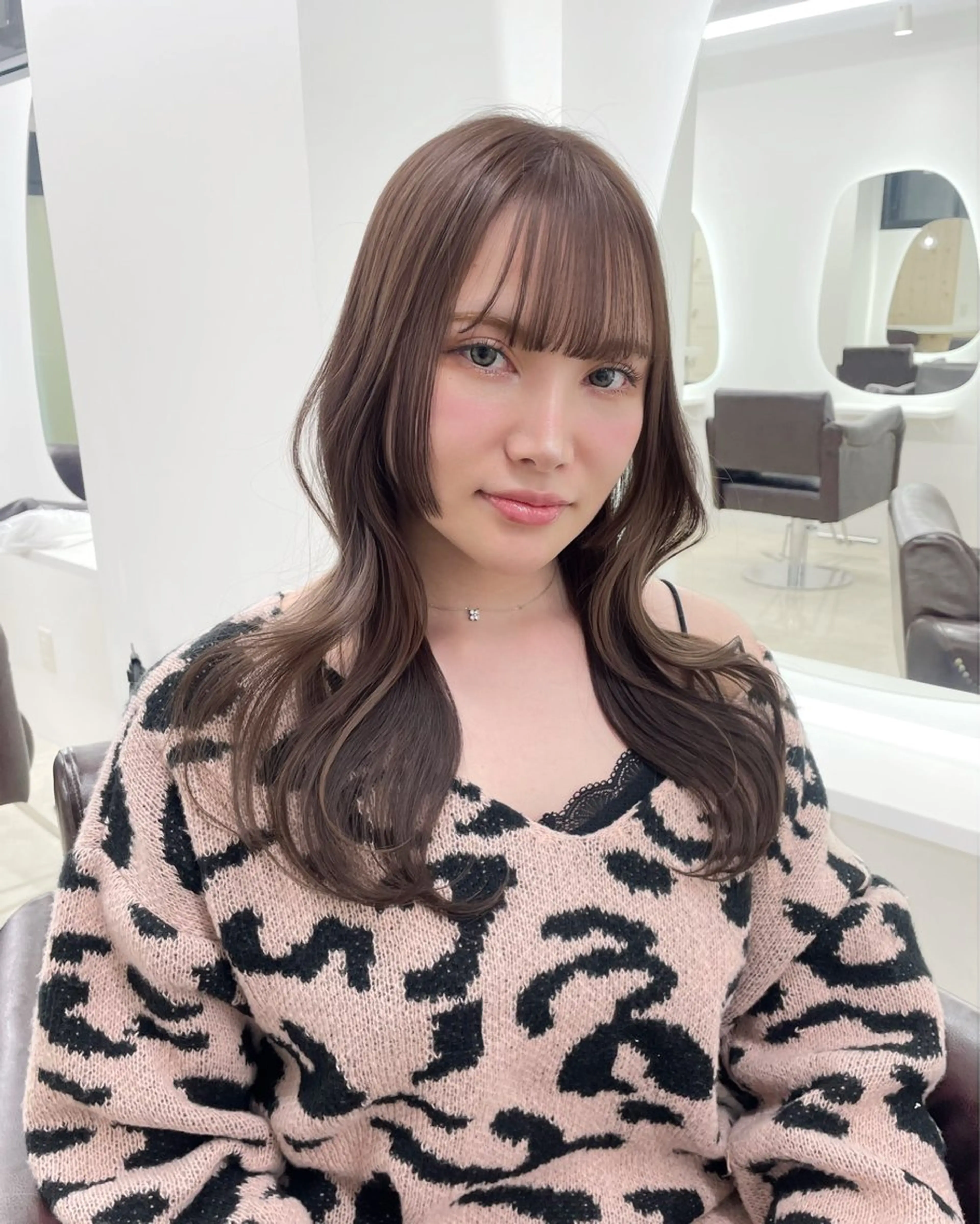 ロング カラー カット ヘアカラー トリートメント ヘアセット 新宿/韓国ヘア/ 髪質改善ストレートのヘアスタイル