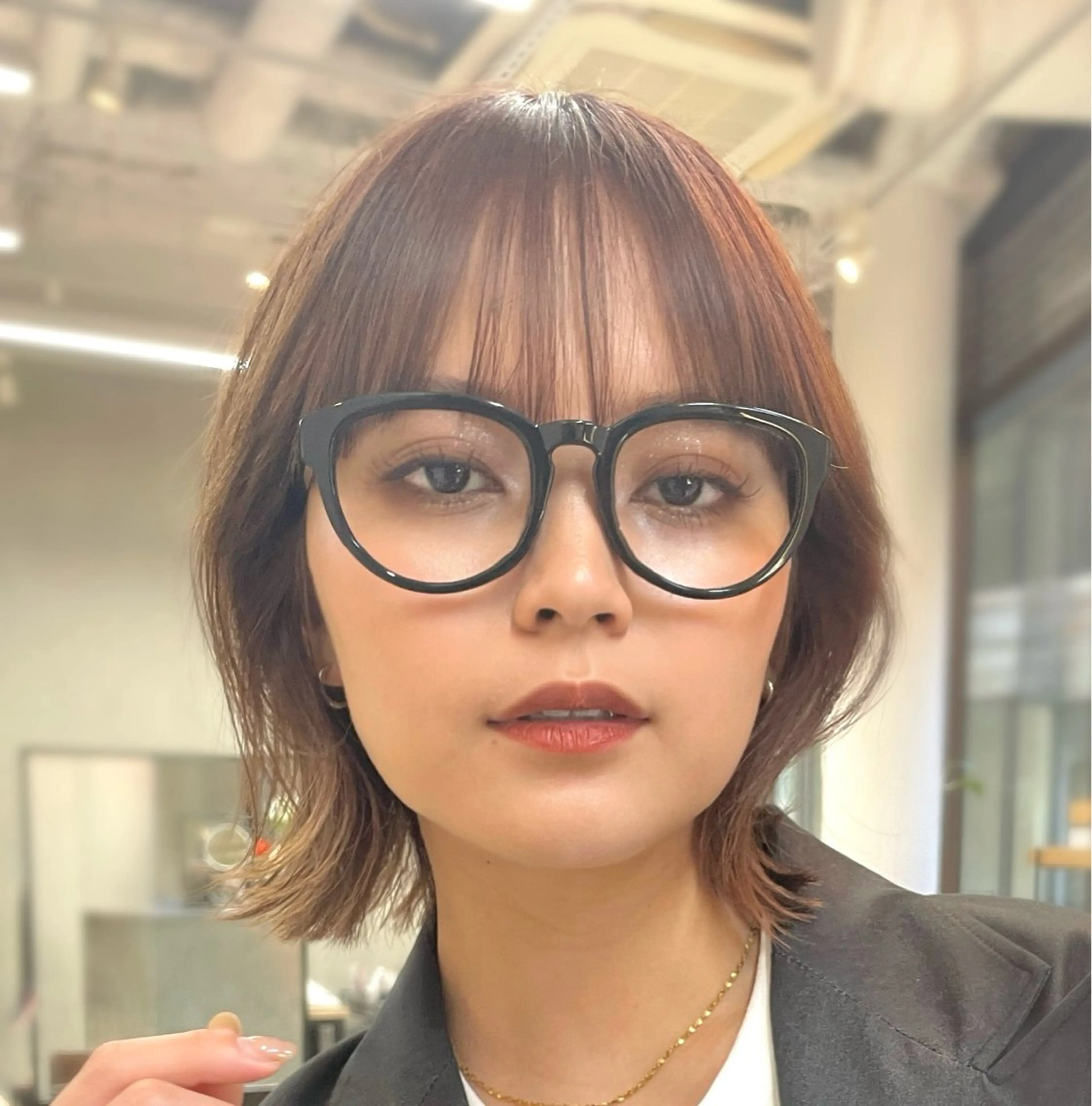 ショート 切りっぱなしボブ ボブ 顔まわりレイヤー レイヤーカット カット トリートメント mee.表参道所属・ボブ/ショート /パーマ/shinのヘアスタイル