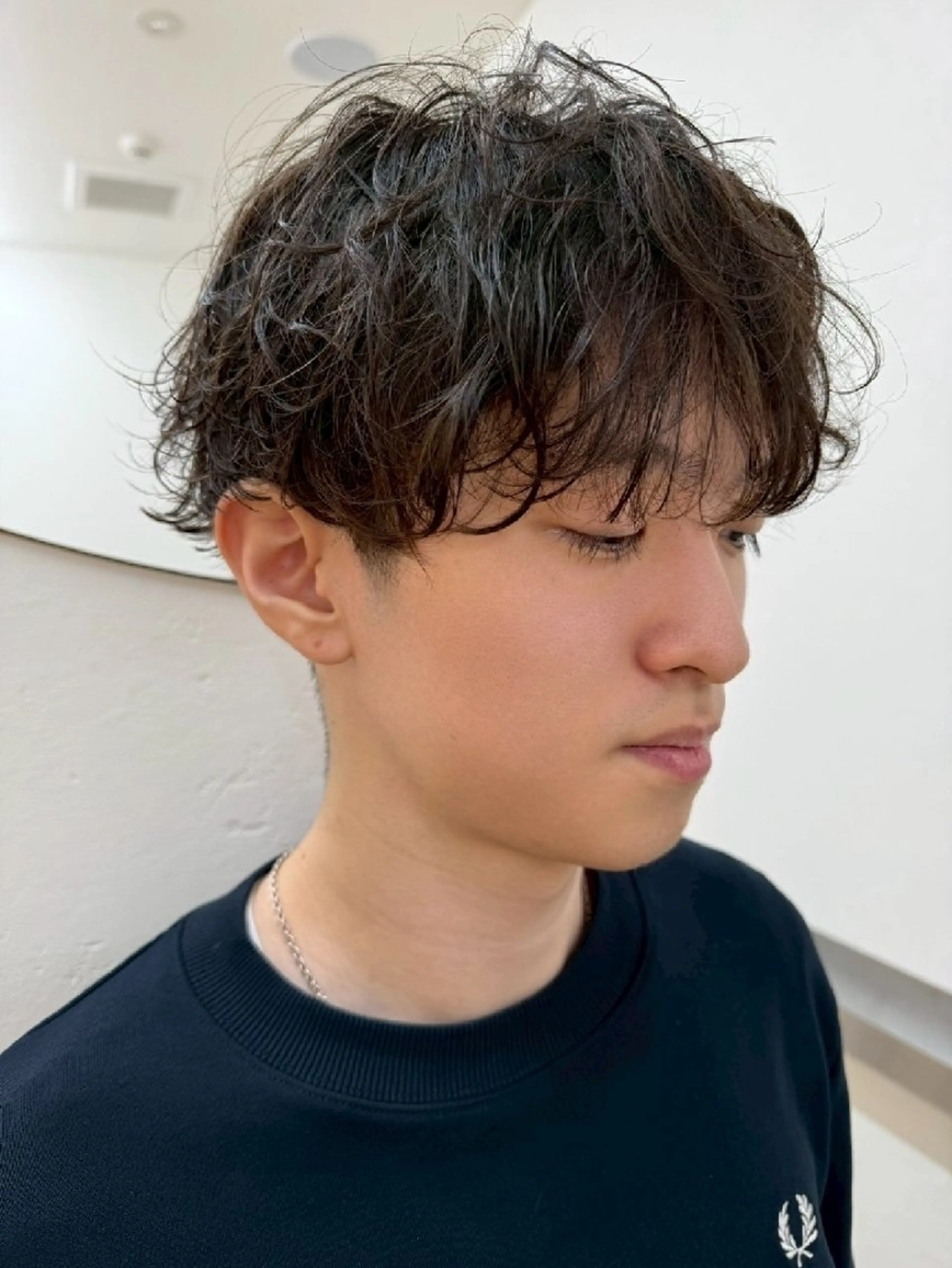 メンズ パーマ マッシュ メンズパーマ カット パーマ メンズ ヘアメイク  ハイトーン キャロのヘアスタイル