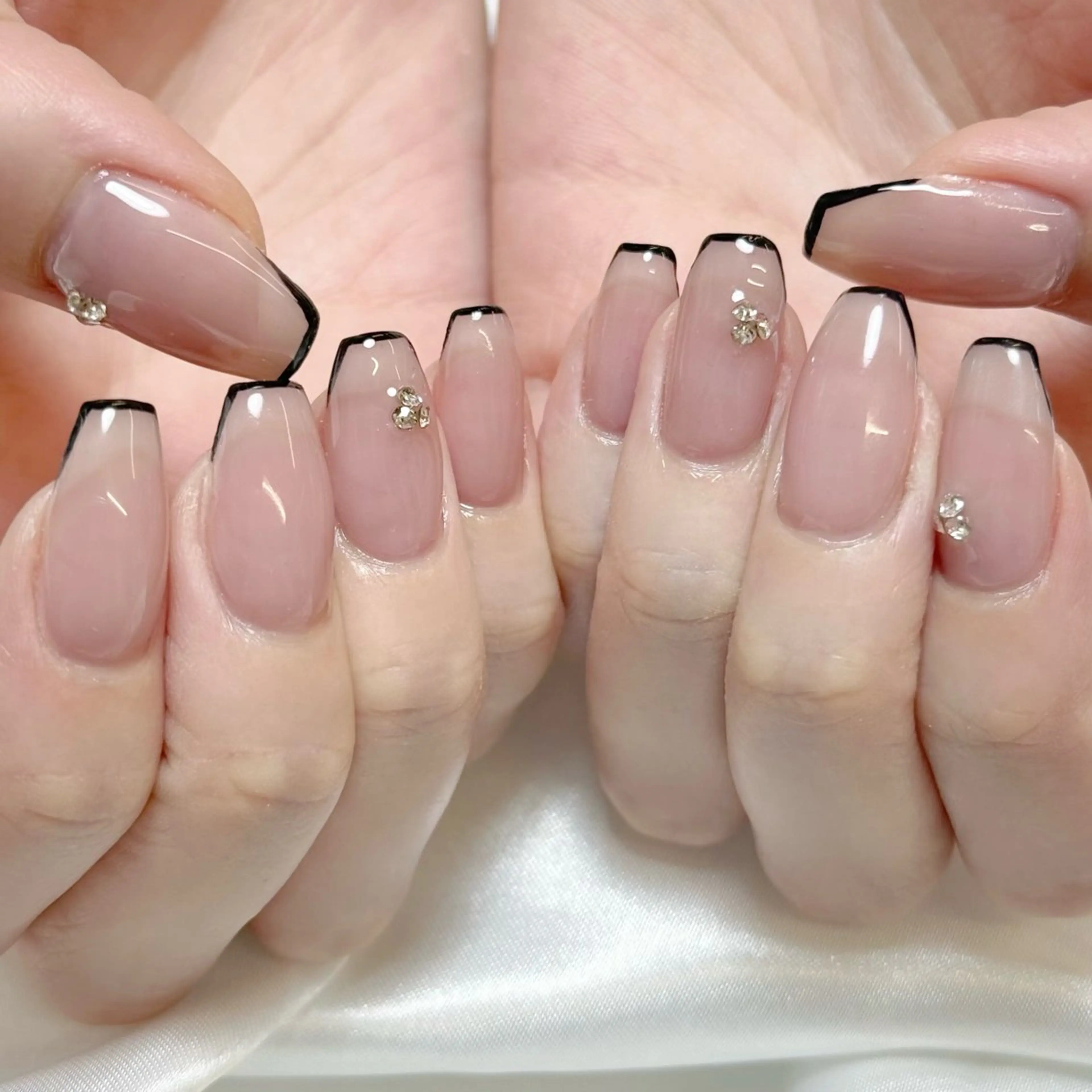 ネイル オーロラネイル ブルー フラッシュネイル フットネイル フレンチネイル ハンドネイル fein. miku🎀🍼のネイルデザイン