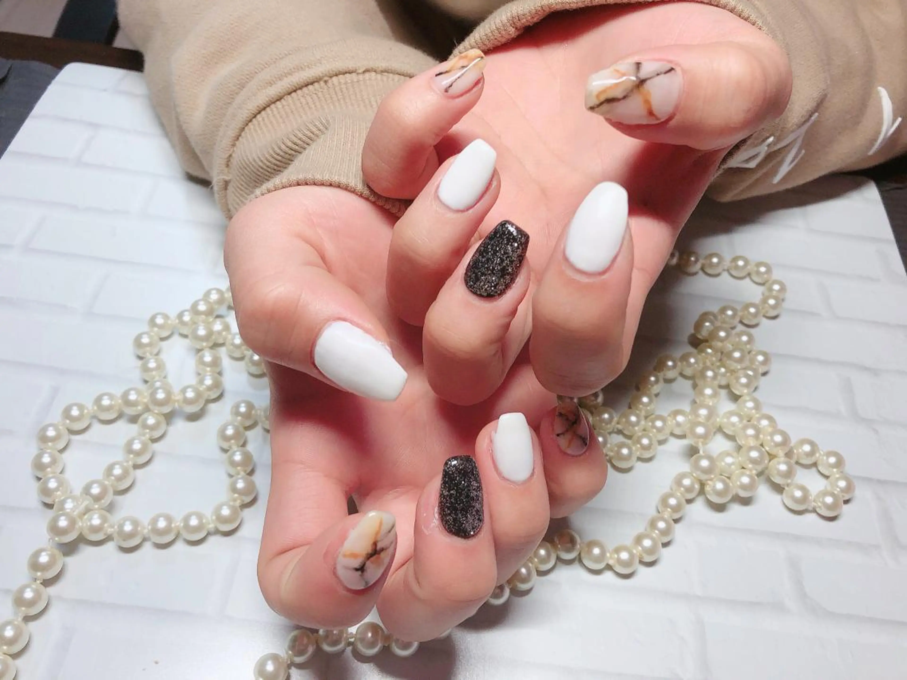 ネイル 大理石ネイル(マーブル) ホワイト ハンドネイル ハンドケア ネイルサロン HARRYS所属・ネイル･脱毛サロン HARRYSのエステ・リラクイメージ