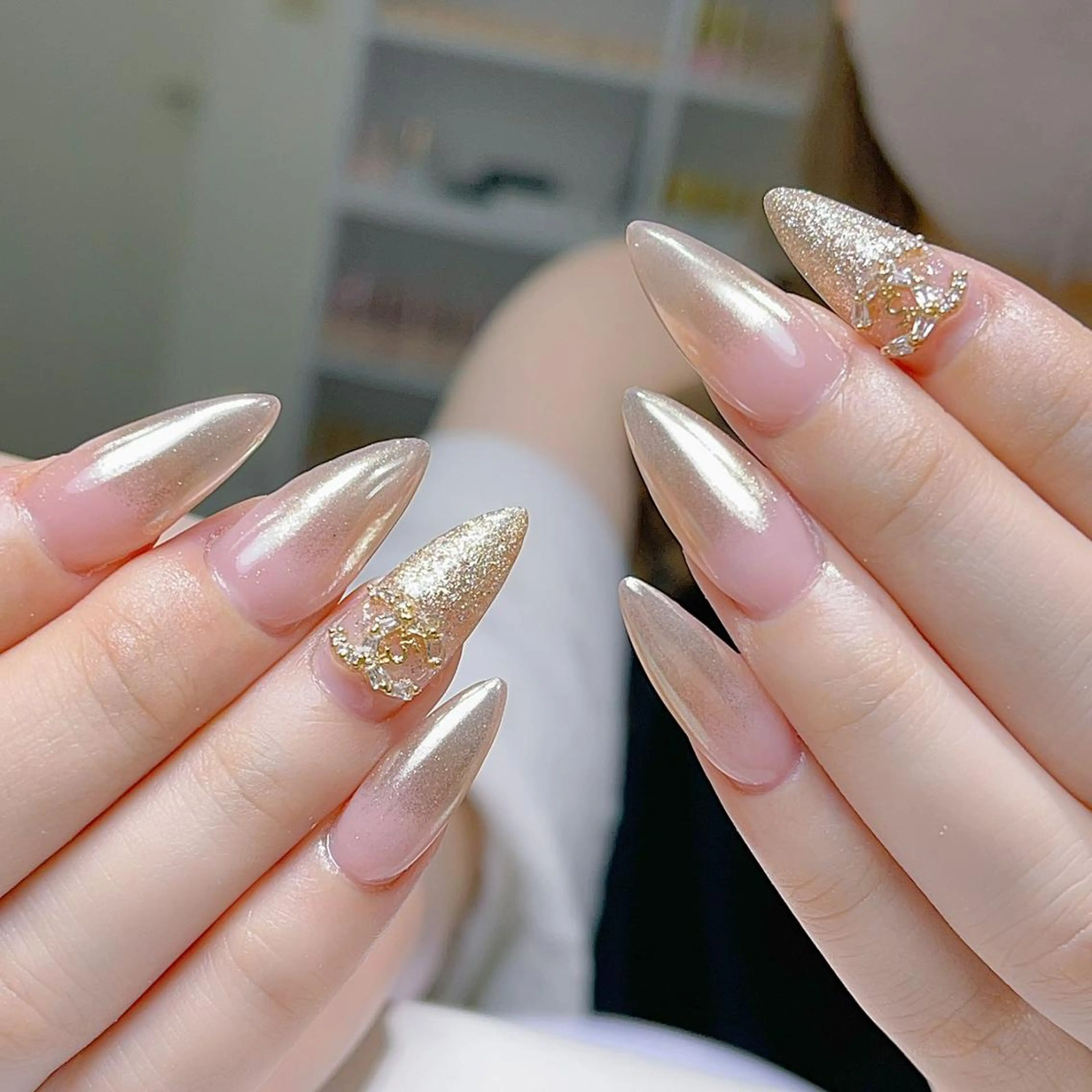 ネイル アートネイル 長さ出し ネイルチップ Queens momoのネイルデザイン