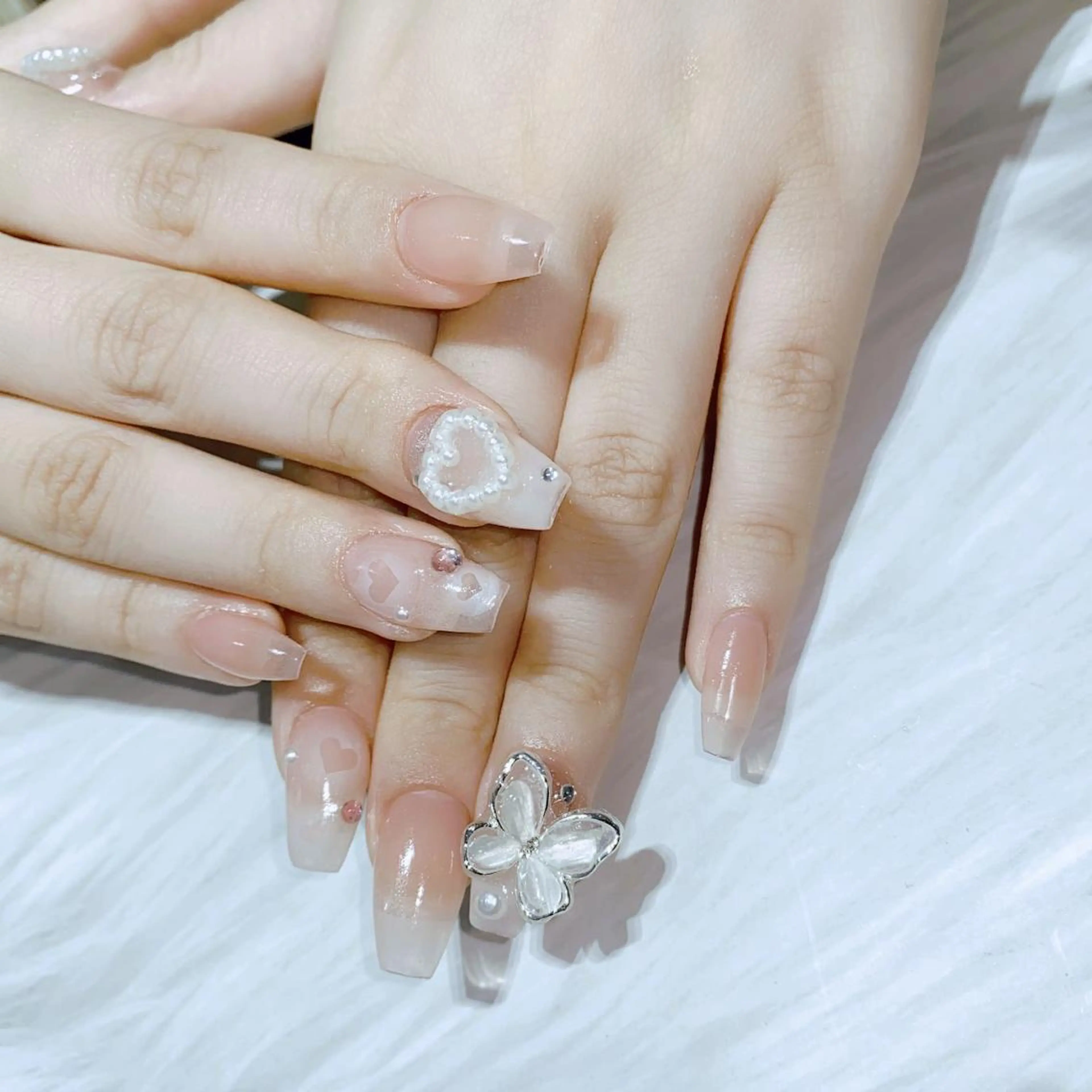 ネイル 長さ出し ネイルチップ Queens テイのネイルデザイン