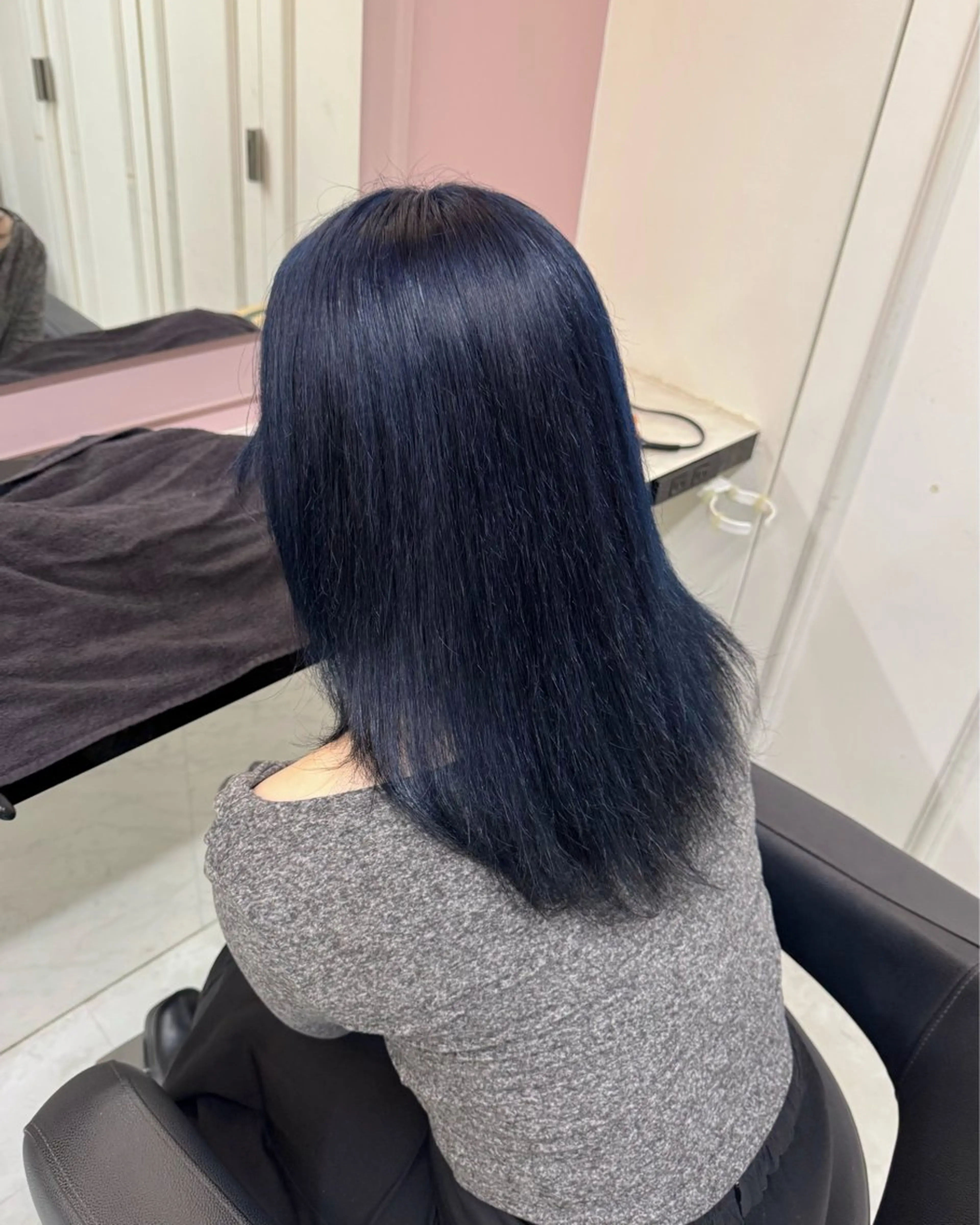 セミロング カラー ヘアアレンジ 黒髪 ブリーチ ブルーカラー ブルーブラック ケアブリーチ ヘアカラー トリートメント 🥀レイヤー×ハイト ーントレンドヘア🥀のヘアスタイル