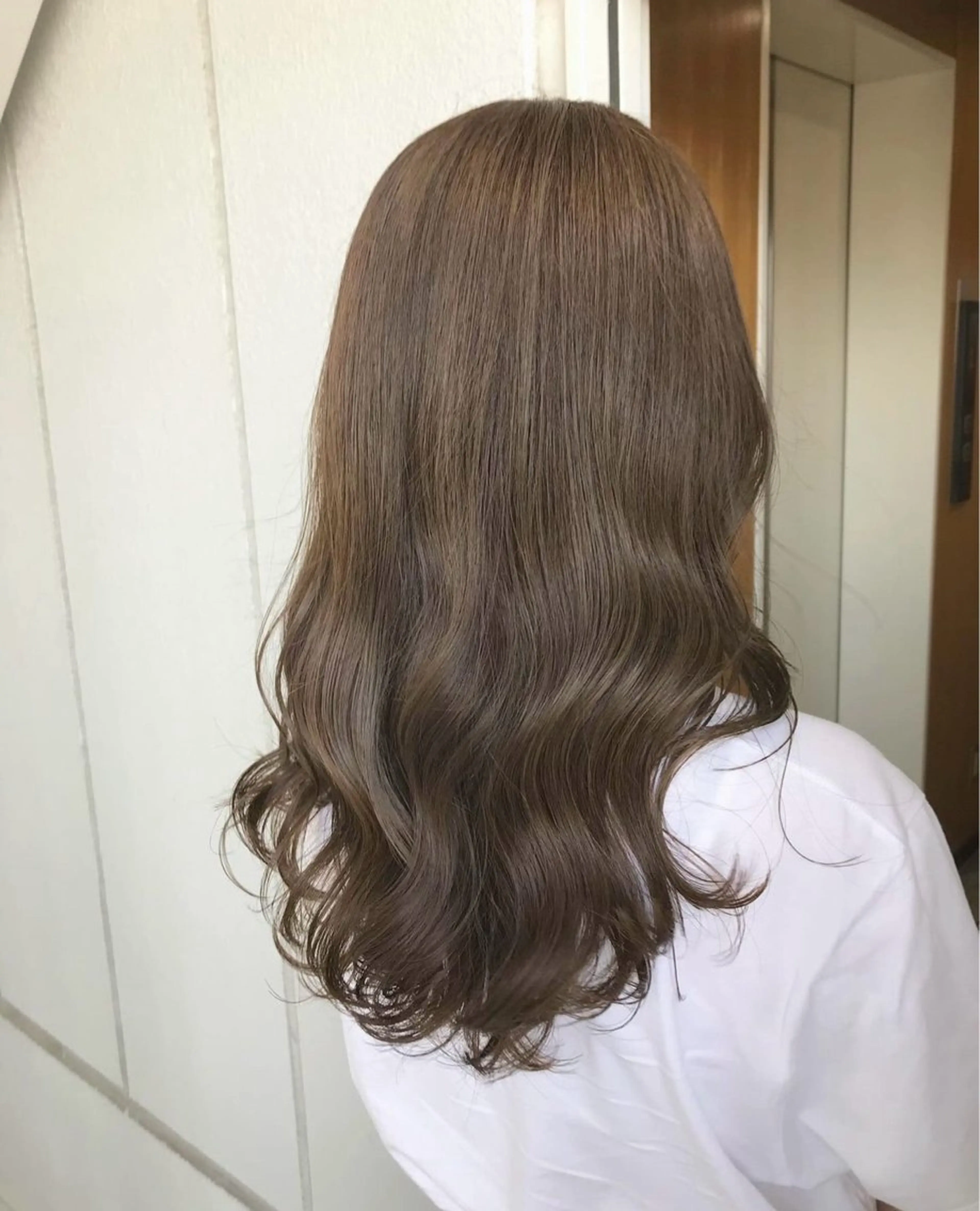 ロング カラー カット ヘアカラー トリートメント akane/ベージュ /オリーブ/ブラウンのヘアスタイル