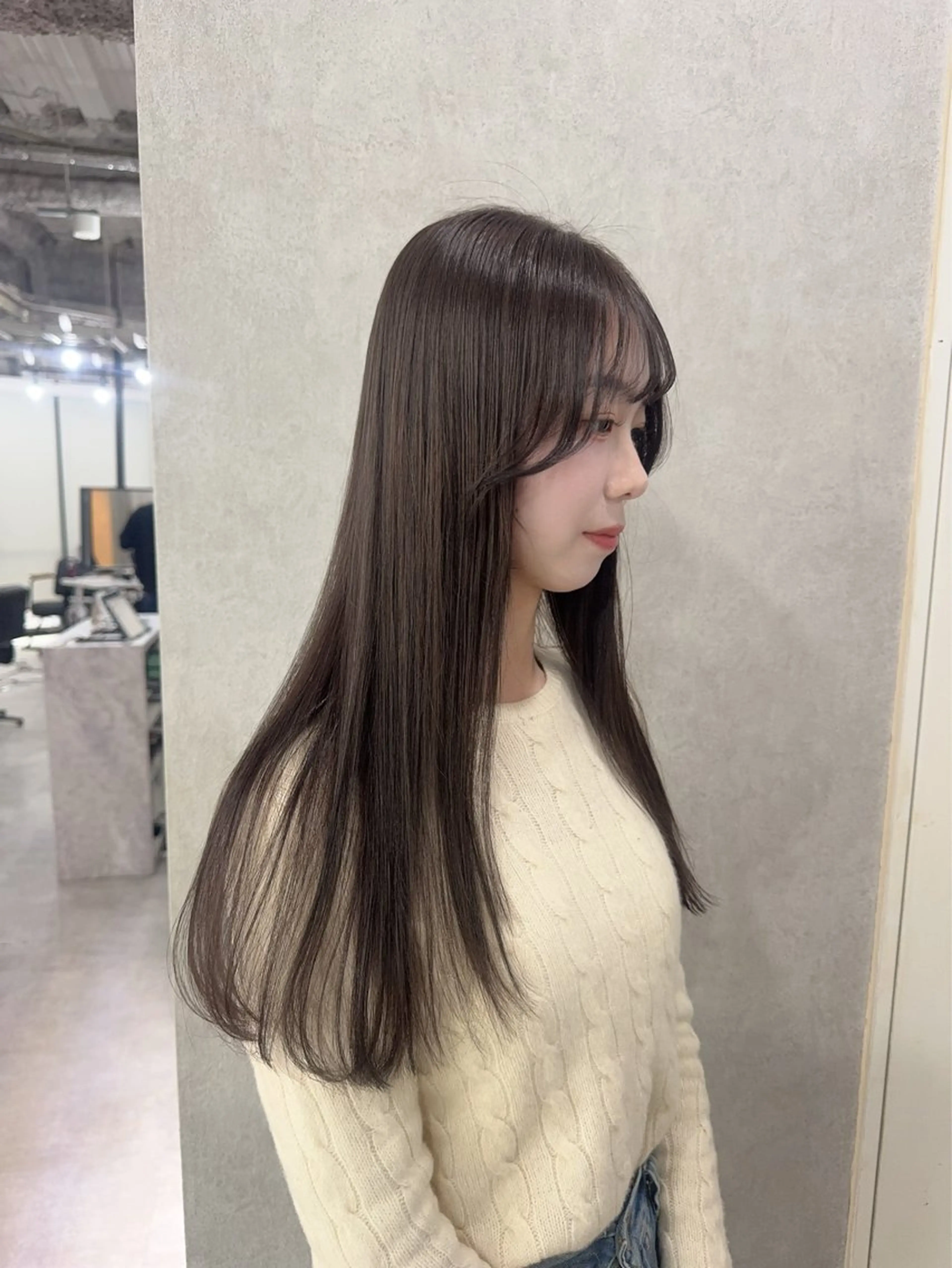 ロング カラー ベージュカラー ブリーチ ブラウンカラー ショコラブラウン ショコラグレージュ カット ヘアカラー トリートメント 赤み無し柔らかカラー 【梅田】madokaのヘアスタイル