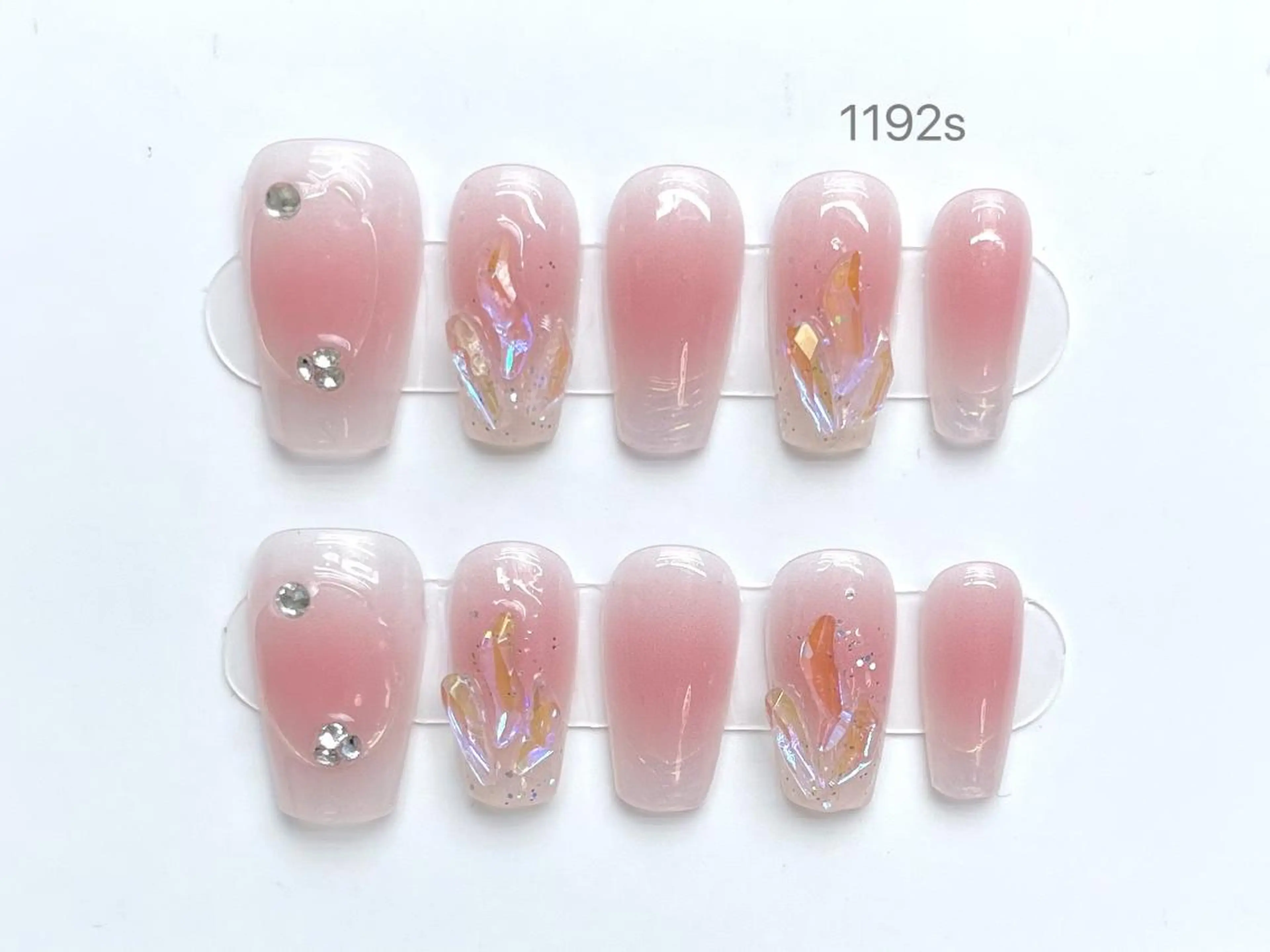 ⏰【時短施術】⏰魅力倍増✨現品プレミアムネイルチッププラン💅🌸上品な指先に変身!の写真