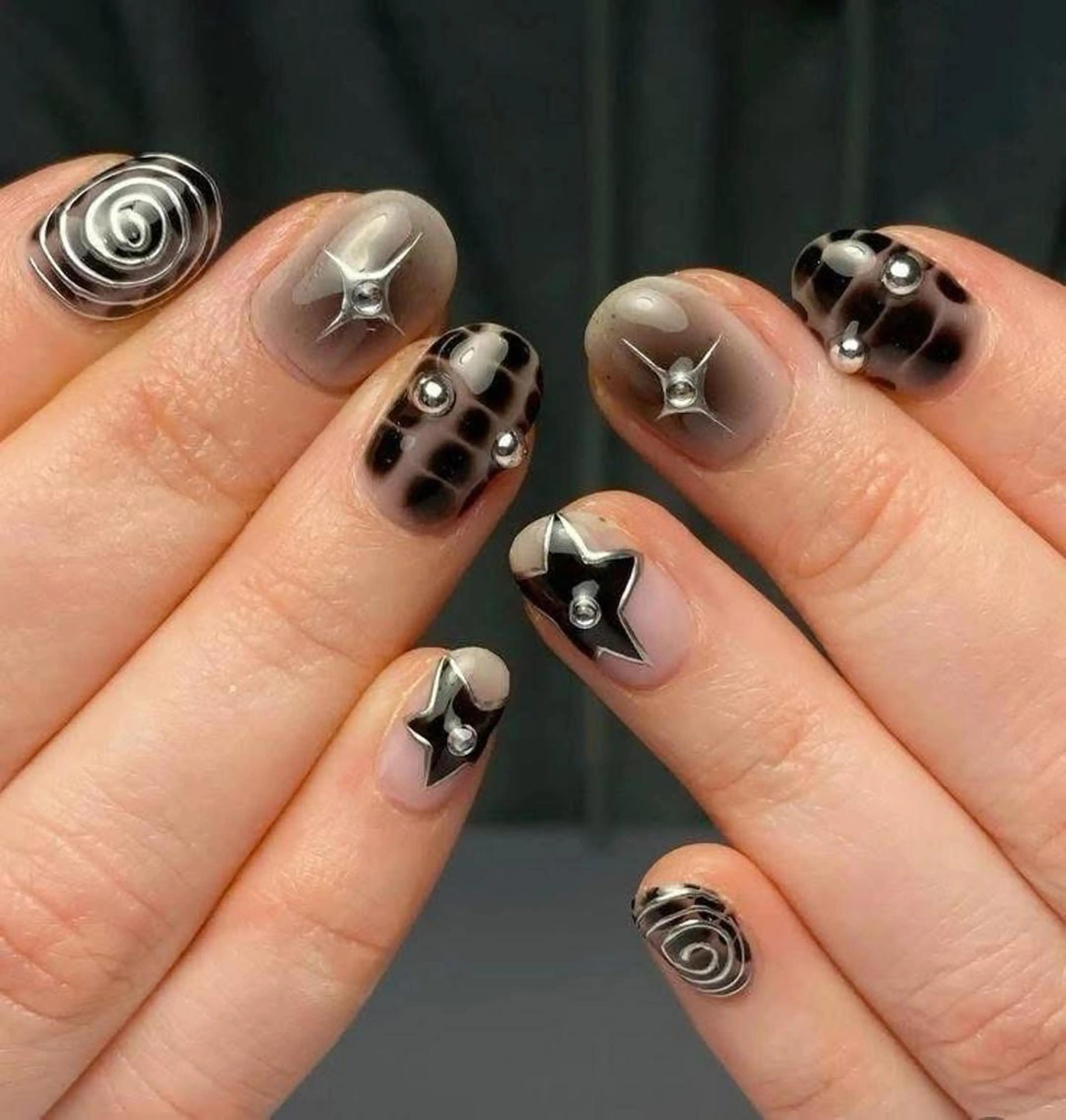 ネイル 長さ出し フレンチネイル グラデーション 卒業式 マグネットネイル ハンドネイル MIHANA NAILのネイルデザイン