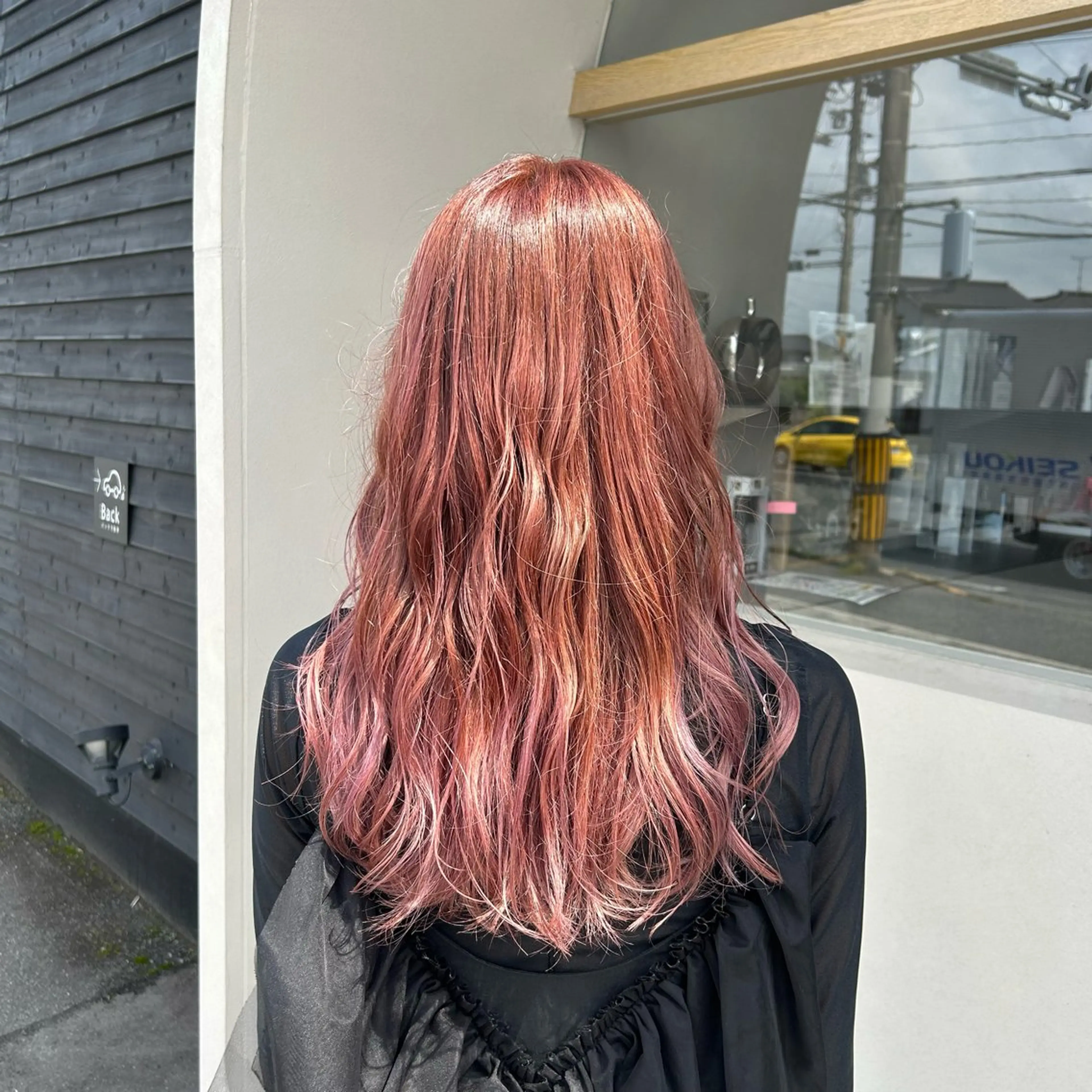 カラー 小林 愛弥のヘアスタイル