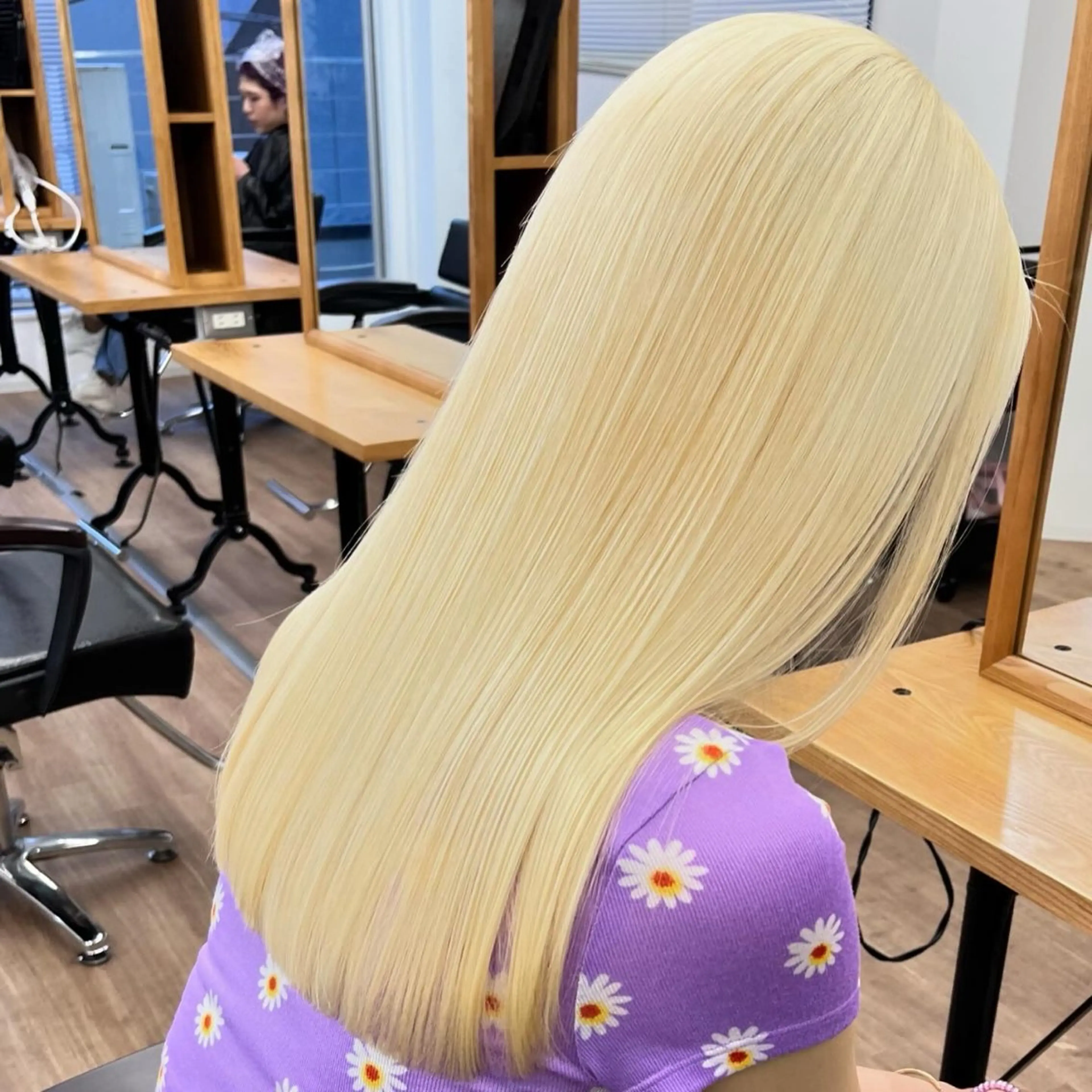 セミロング カラー ブリーチ 抜きっぱなしブロンド ケアブリーチ ダブルカラー ヘアカラー トリートメント No1韓国風レイヤー &カチモリ✨ /サキのヘアスタイル