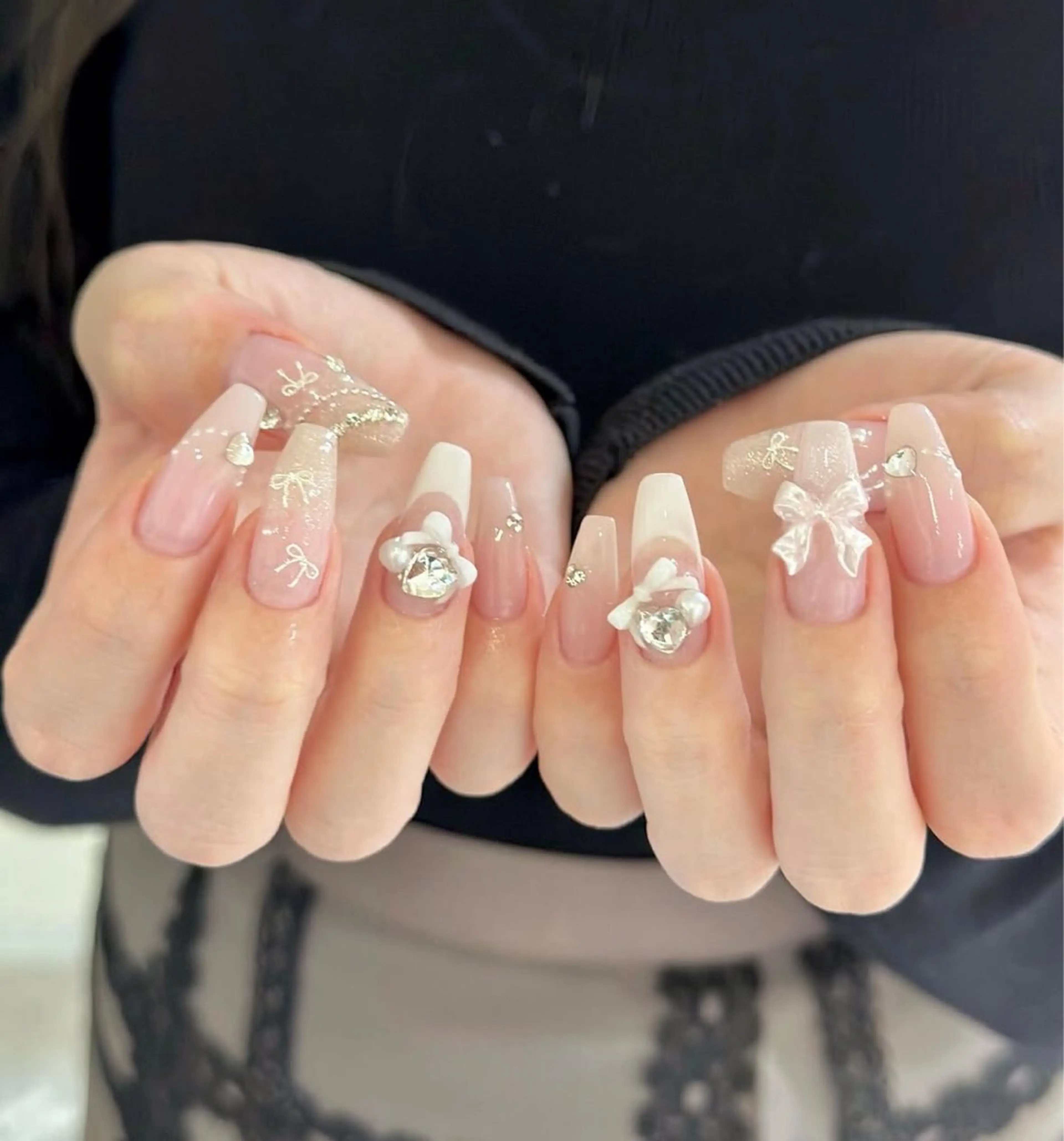 ネイル 長さ出し グラデーション キラキラネイル 韓国ネイル ラメ(グリッター) ハンドネイル ハンドケア Chisa Nail Studio所属・チ サのネイルデザイン
