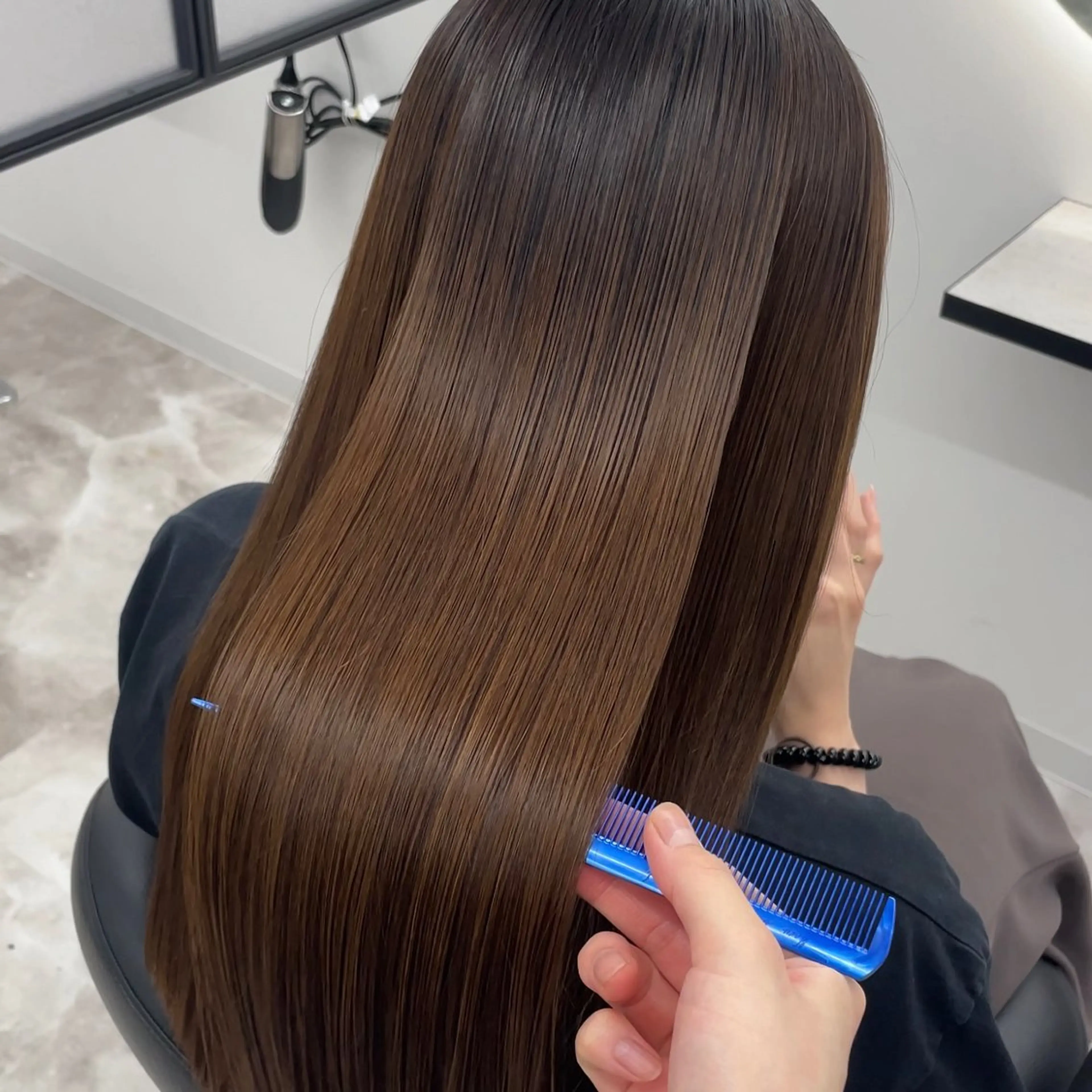 『ご新規様限定‼️』縮毛矯正💚クセによるうねりをしっかり伸ばして指通りの良い艶髪にしませんか??✨の写真