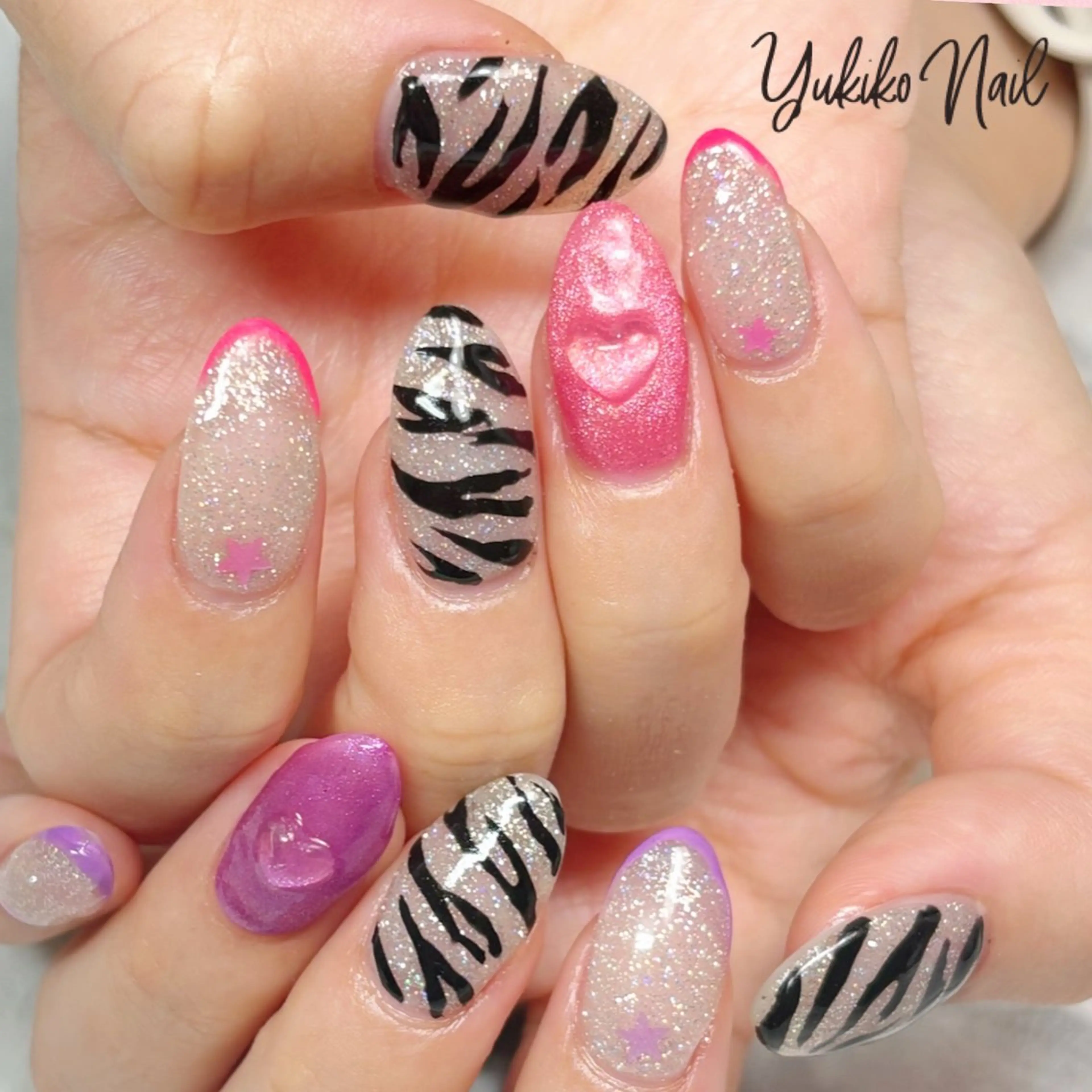 ネイル アニマル柄 フラッシュネイル キラキラネイル 夏ネイル ハンドネイル ユキコ ネイルのネイルデザイン