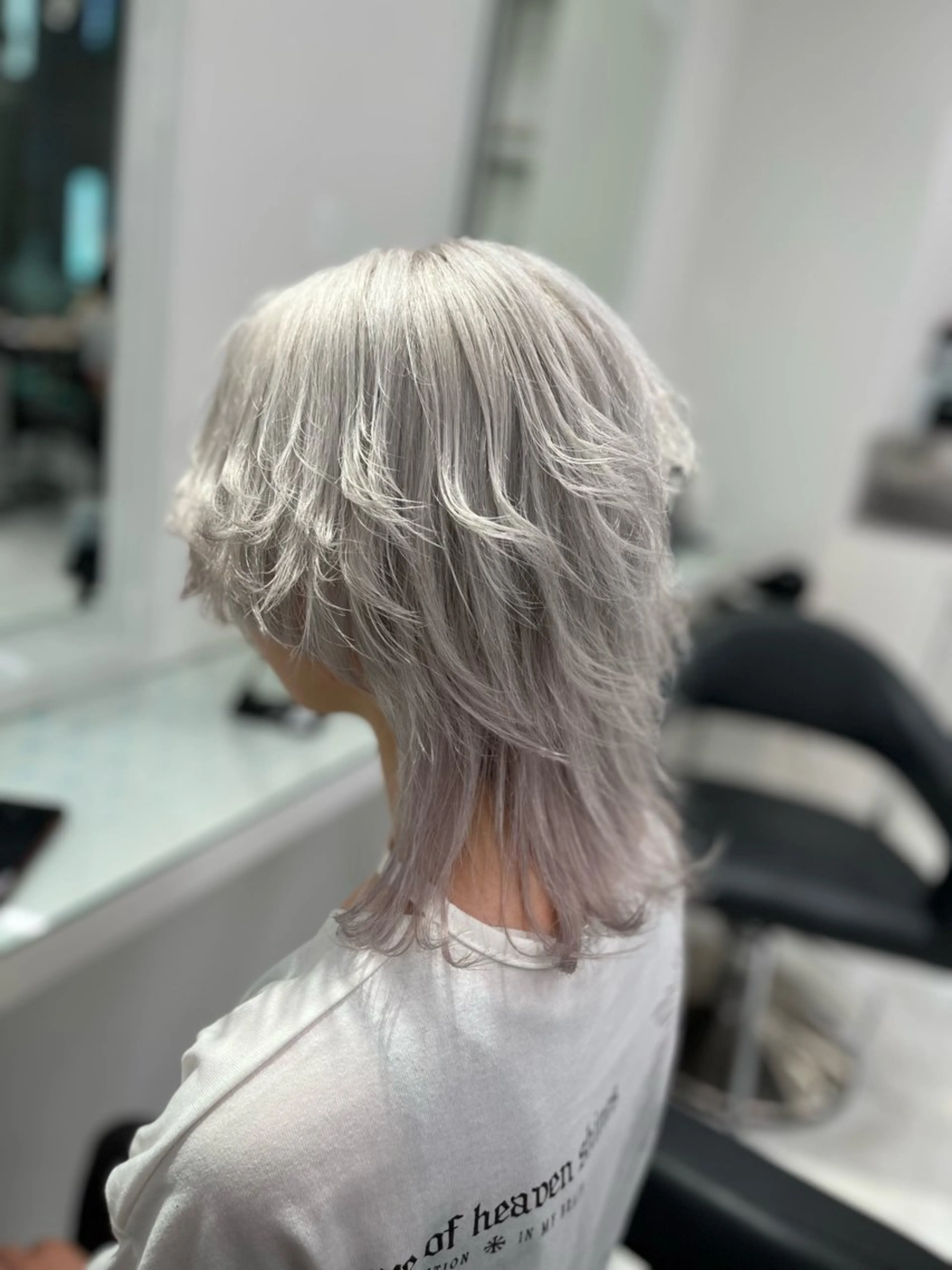 ミディアム カット ヘアカラー 🫧ハイトーン特化 🐺矢島タツキ🐺のヘアスタイル