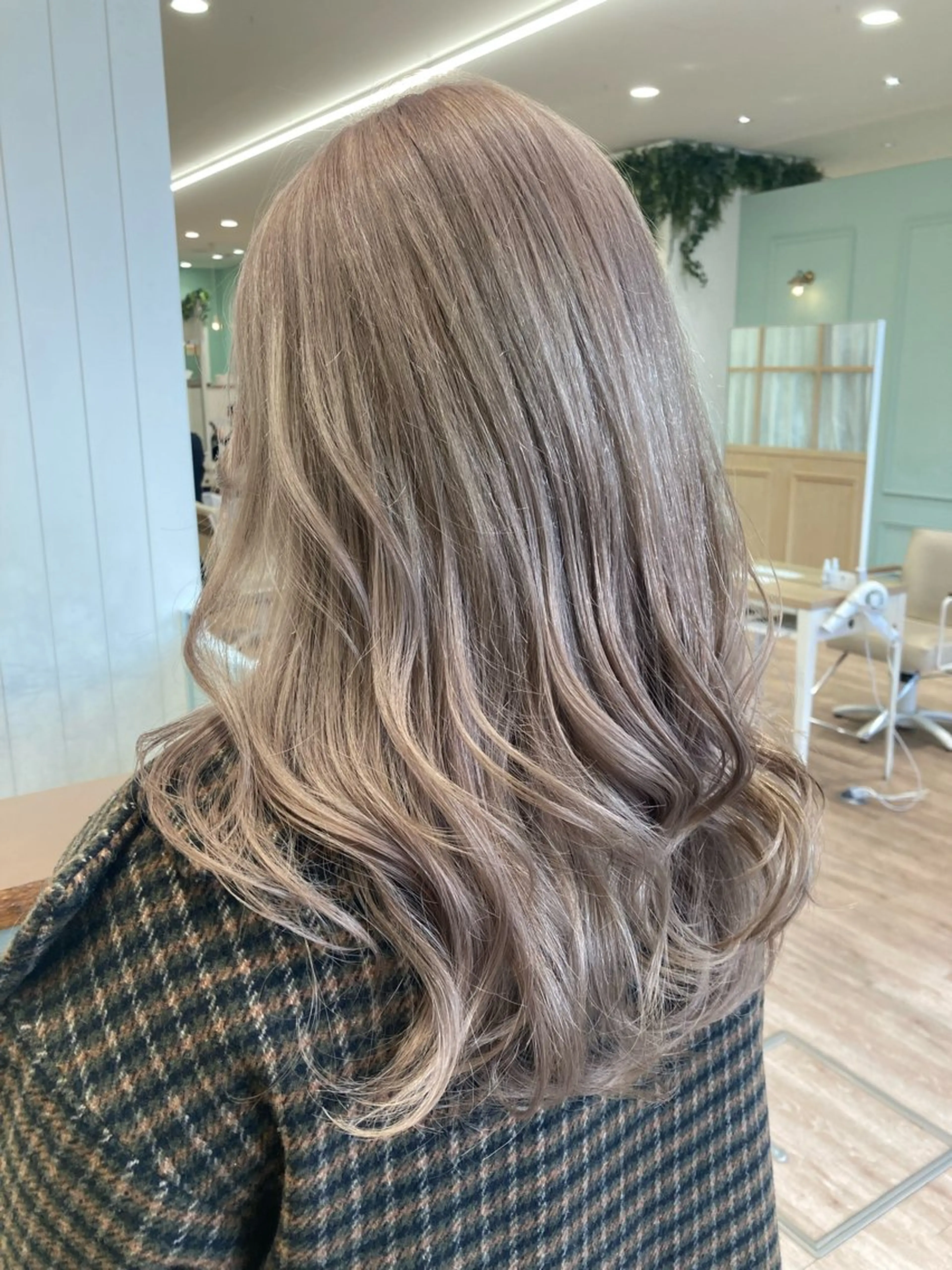 セミロング カラー ベージュカラー ミルクティーベージュ ヘアカラー むらたみずき /大宮ブリーチカラーのヘアスタイル