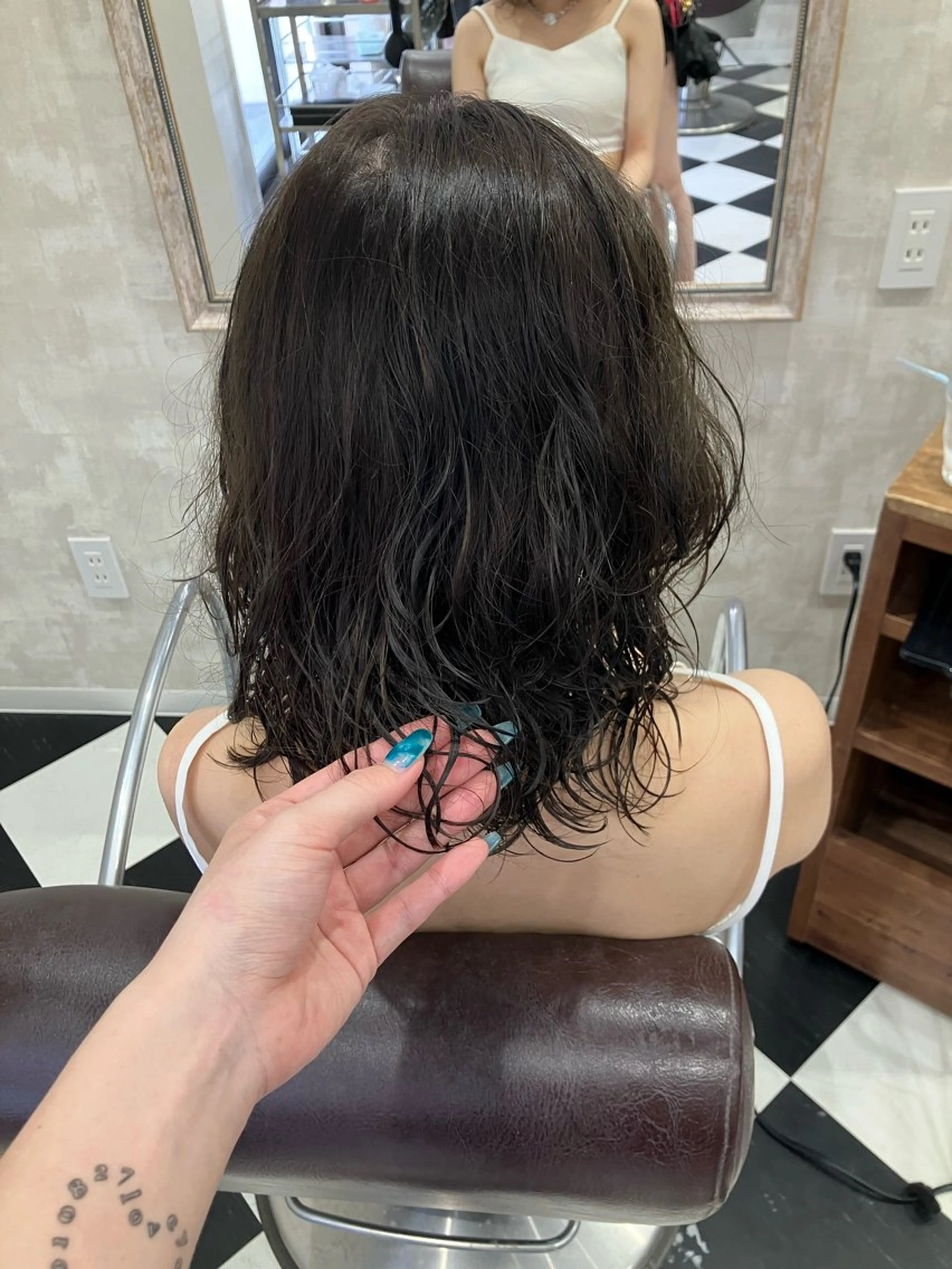 ミディアム カラー パーマ ヘアカラー sourire（スーリール）所属・yuumi 👱🏻‍♀️のヘアスタイル