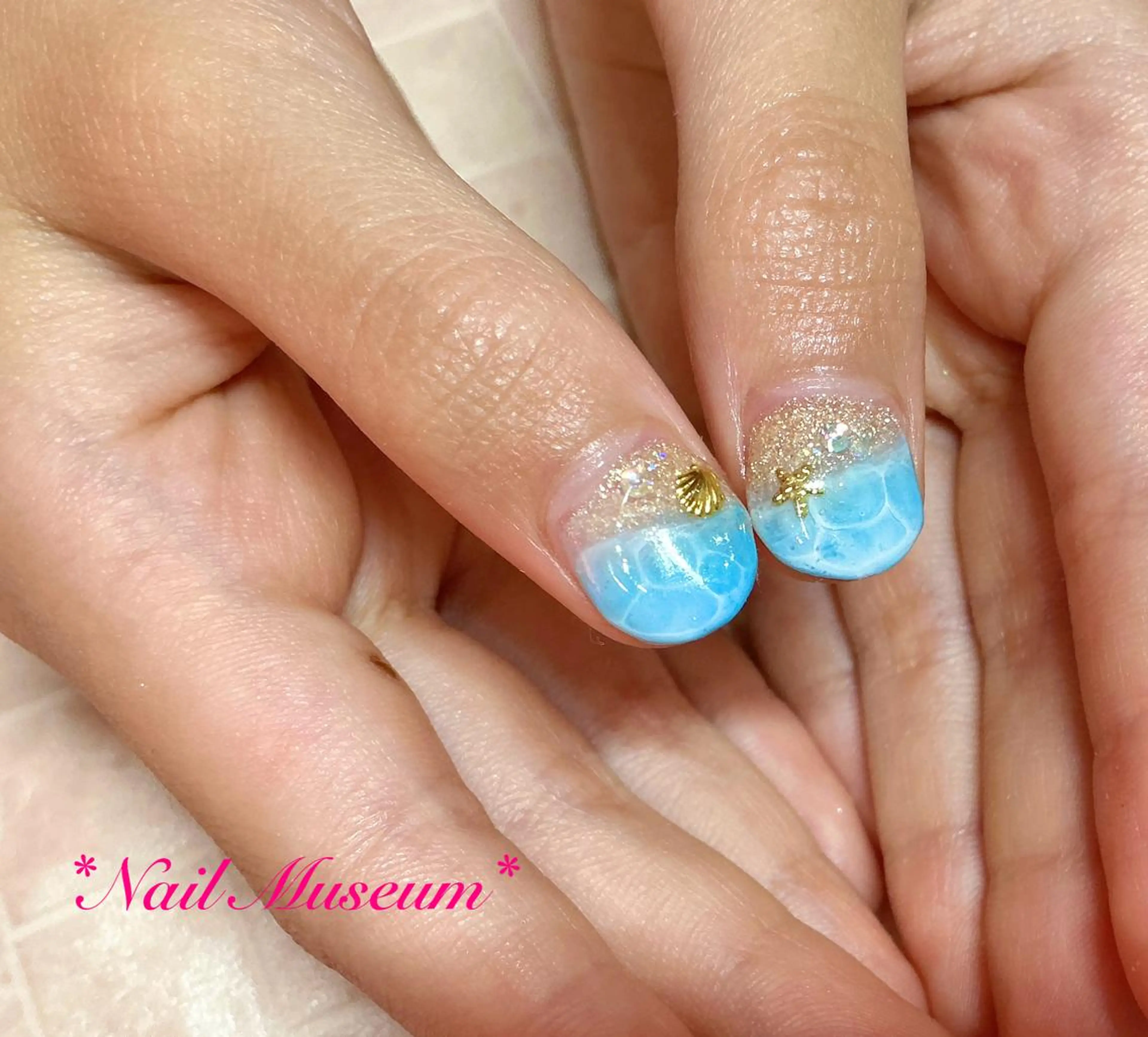 ショート ハンドネイル マグネットネイル💛 Hayakawaのネイルデザイン