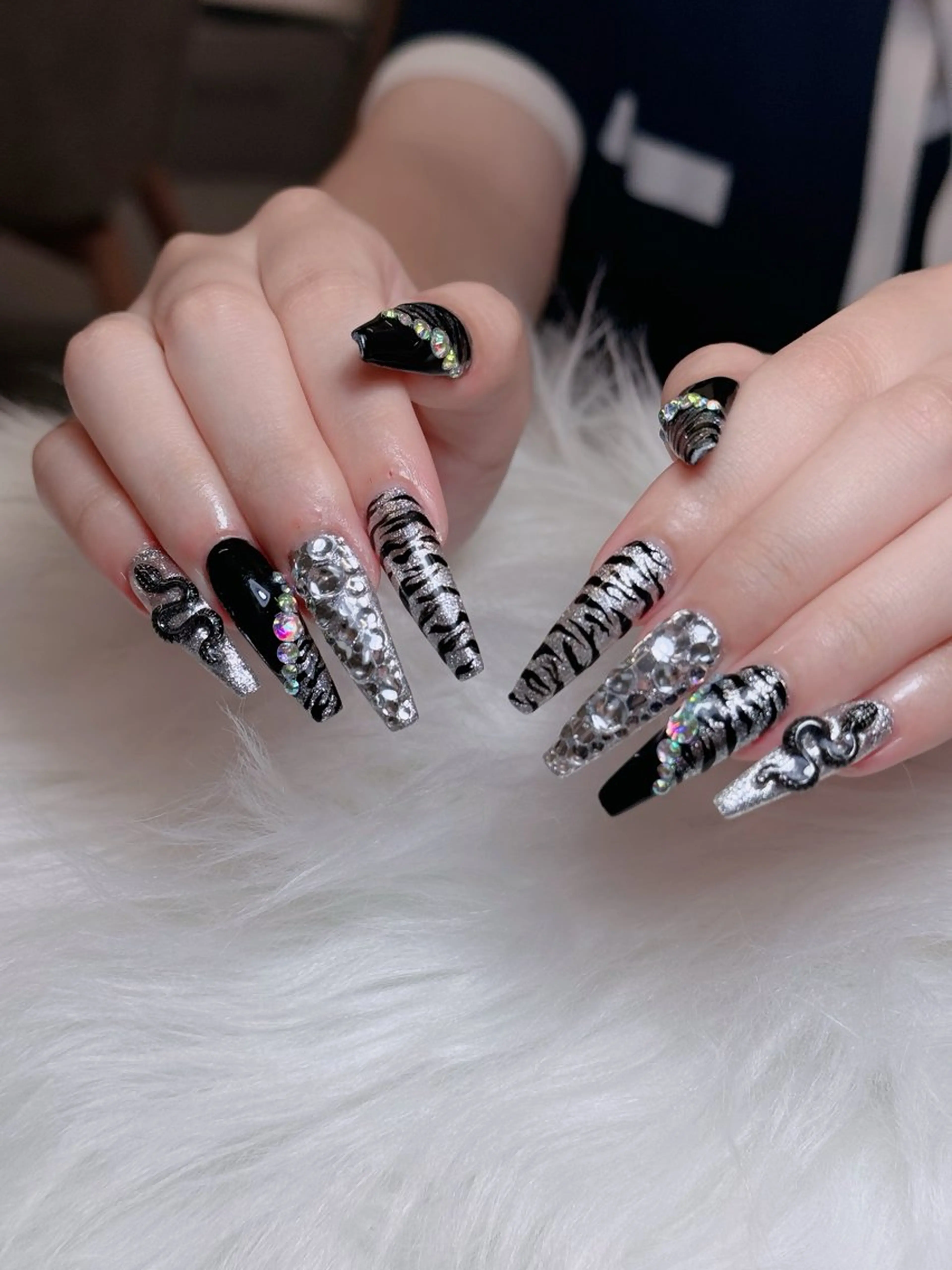 ネイル オーロラネイル チークネイル フットネイル フレンチネイル 韓国ネイル ハンドネイル Lumi Nail 新大久保3‘のネイルデザイン