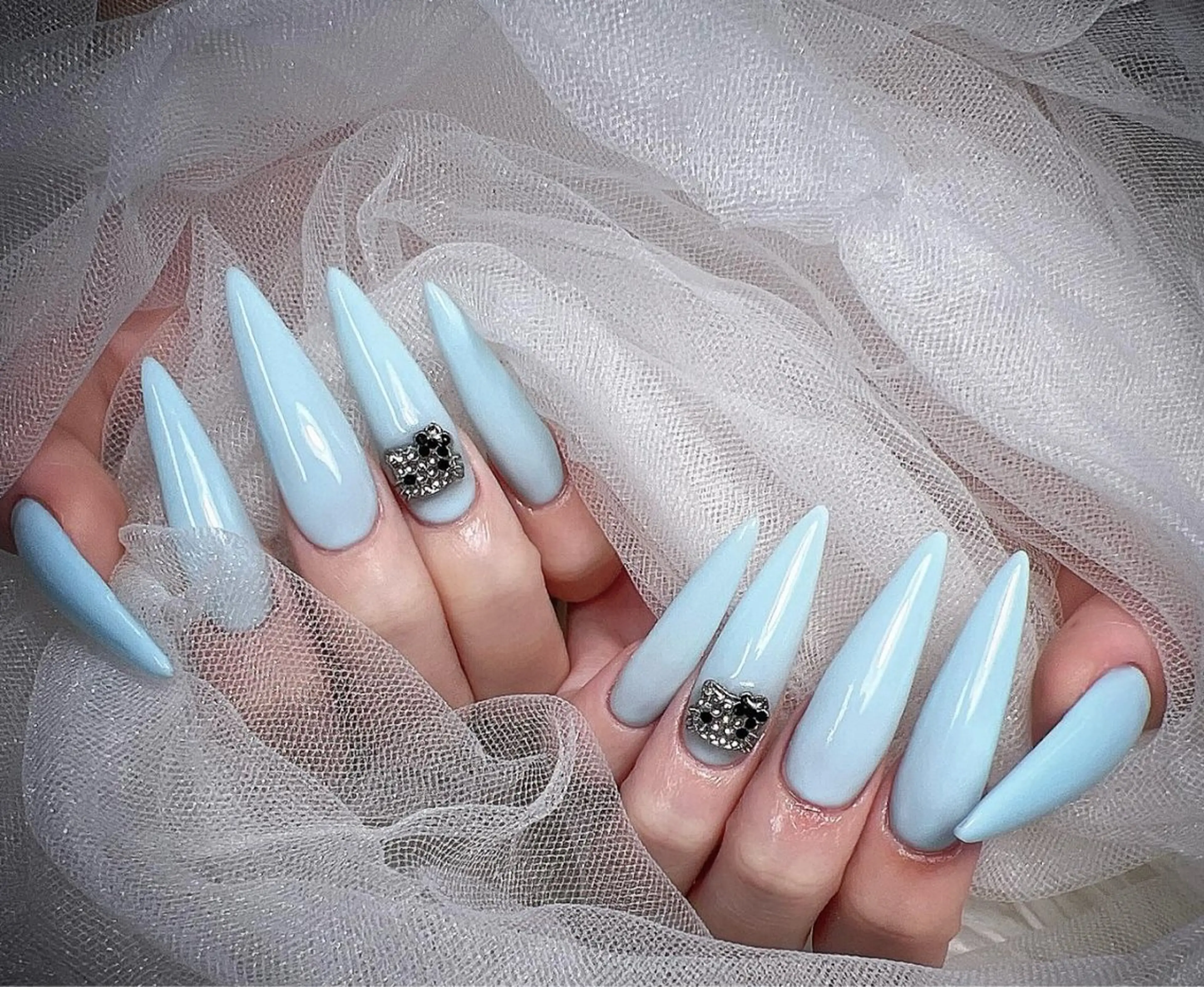 ネイル チークネイル 長さ出し フラッシュネイル グラデーション ラメ(グリッター) She   Nail所属・ISA_ BELLAのネイルデザイン