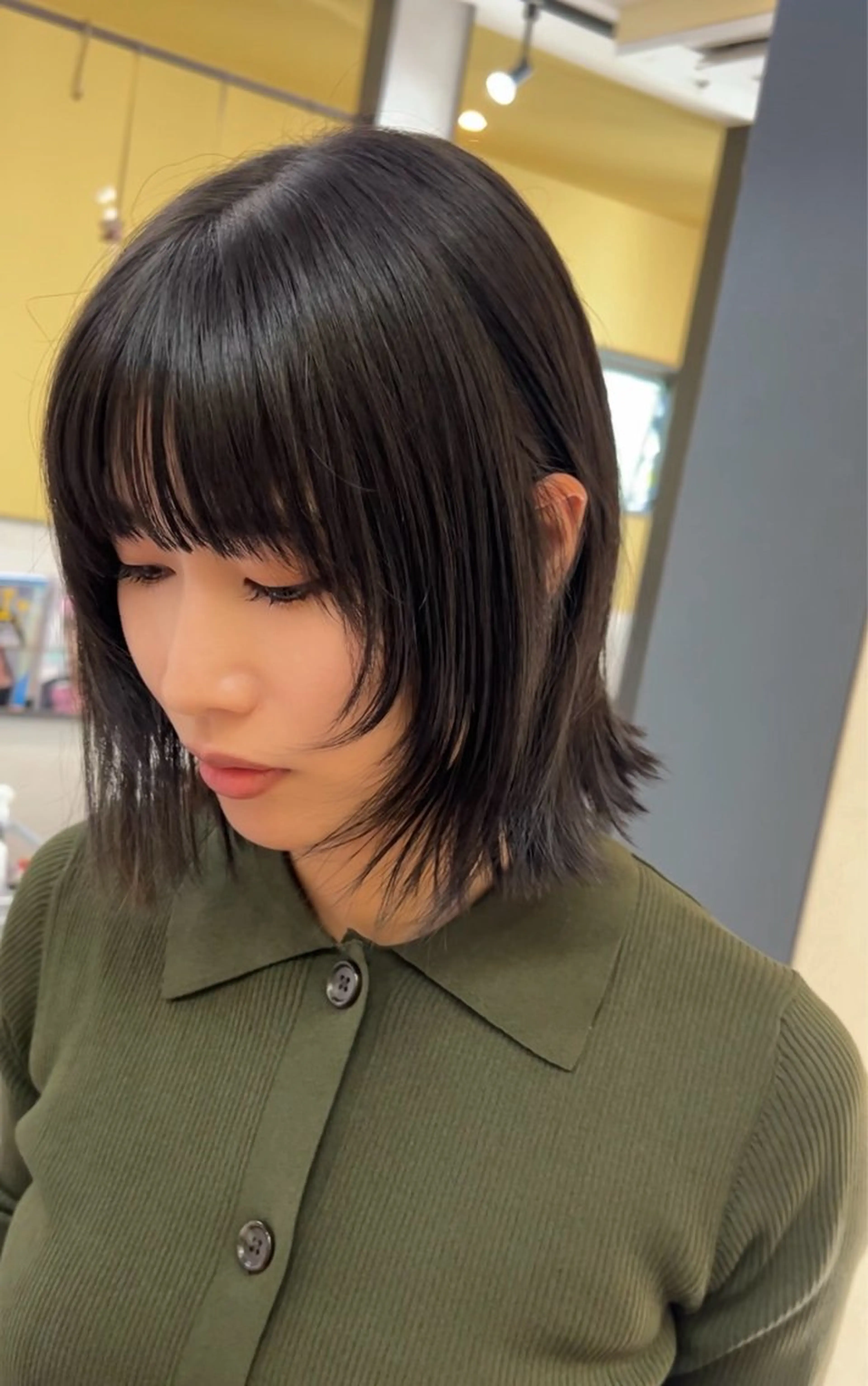 ミディアム カラー アッシュ オリーブアッシュ hub hair レイヤー/透明感のヘアスタイル