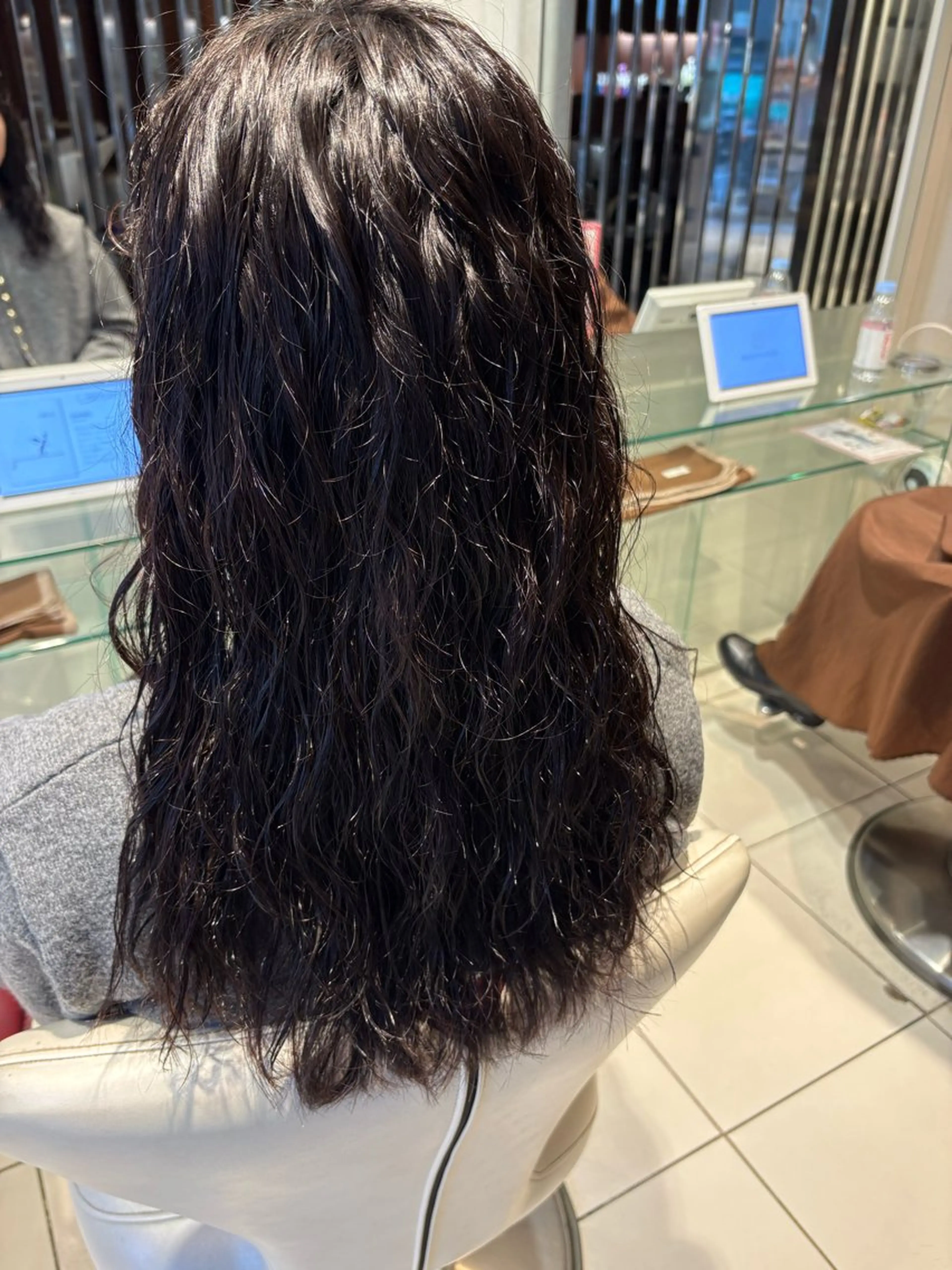 ロング パーマ ヨウコ YOKOのヘアスタイル