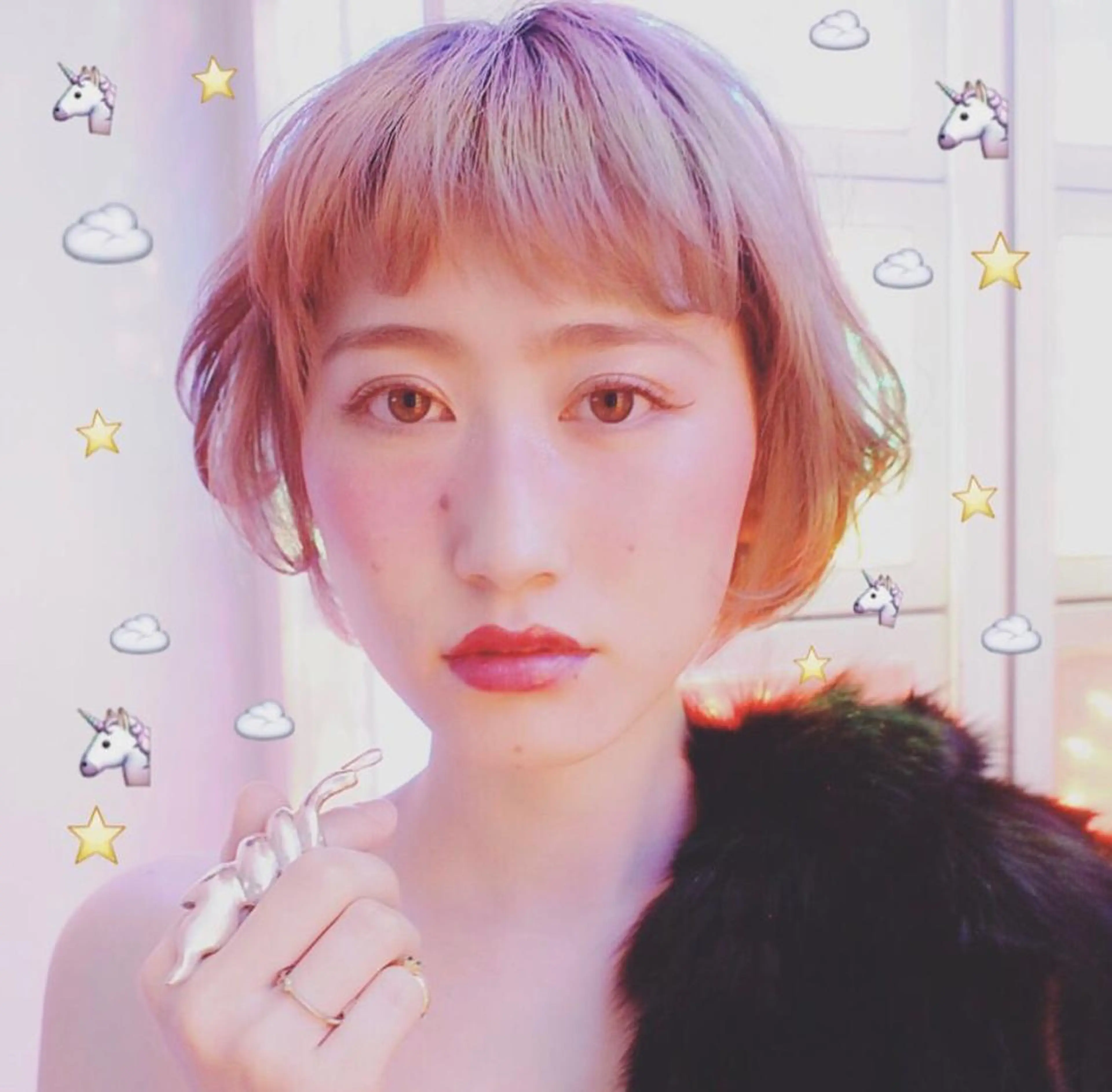 ショート ウルフカット／吉村 桃子のヘアスタイル