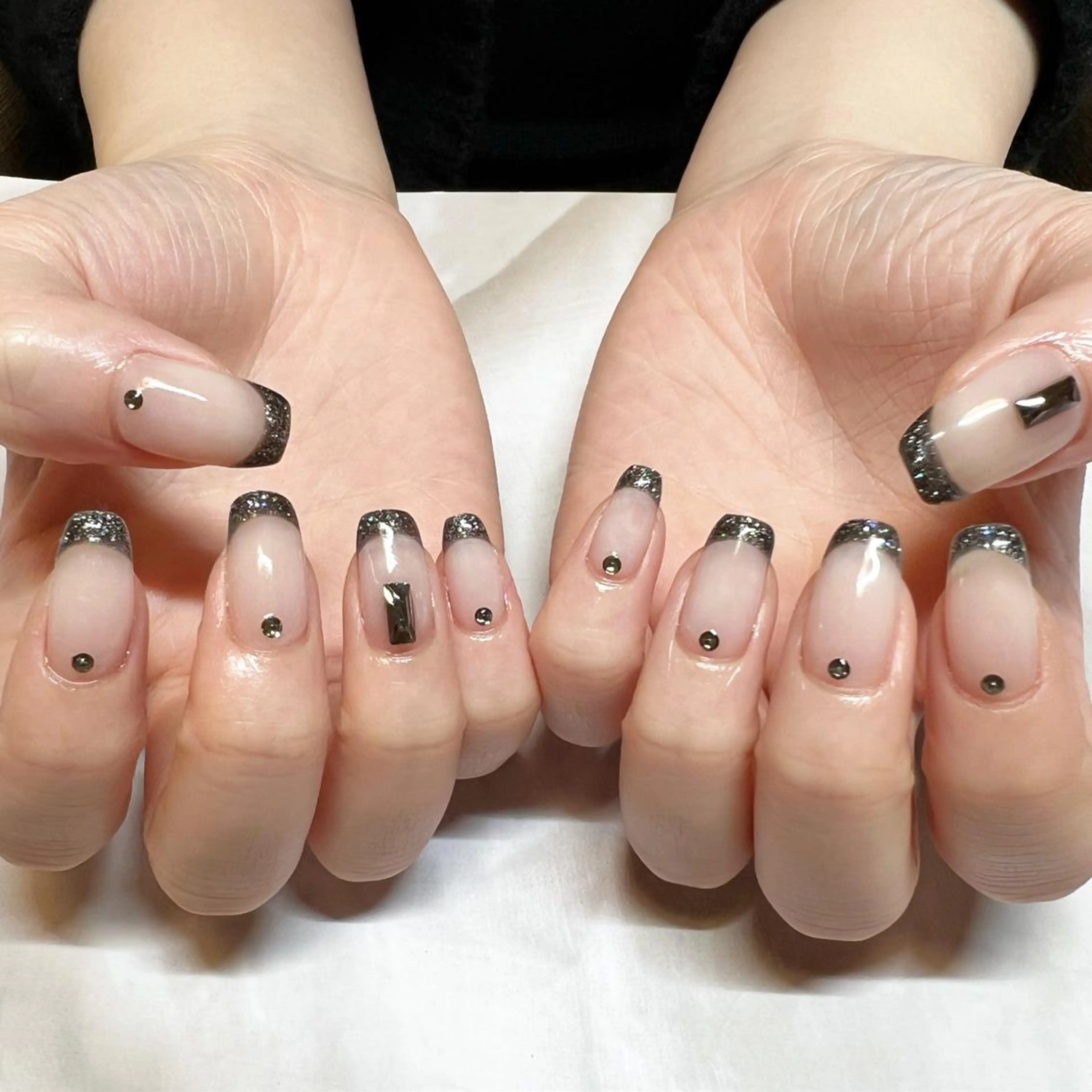 セミロング 渋谷　Laugh 8301のネイルデザイン