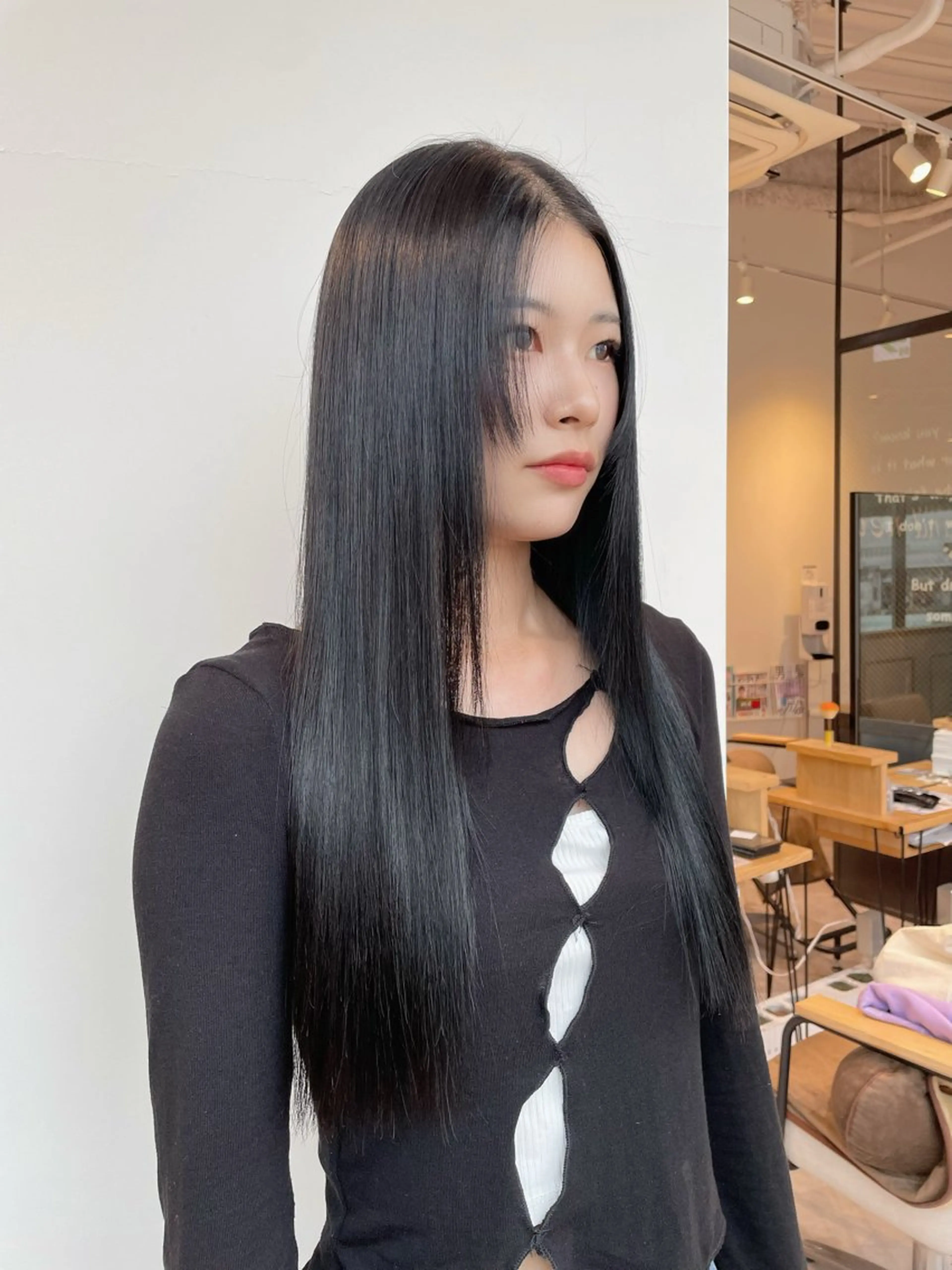 No.3【💐ご新規様限定💐】中韓MIXレイヤーカット+イルミナカラー+トリートメントの写真