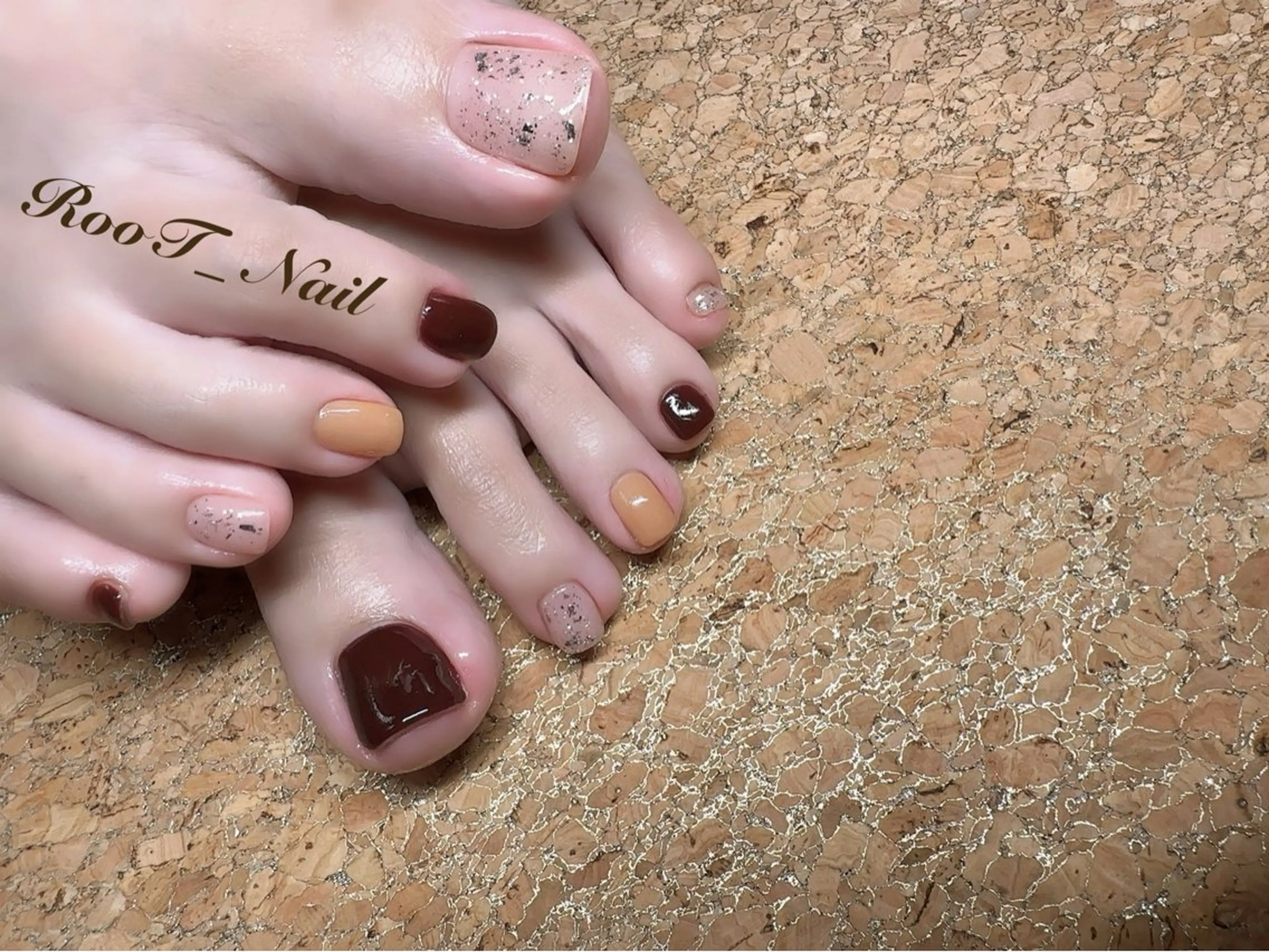 ネイル ラメ(グリッター) フットネイル RooT Nailのネイルデザイン