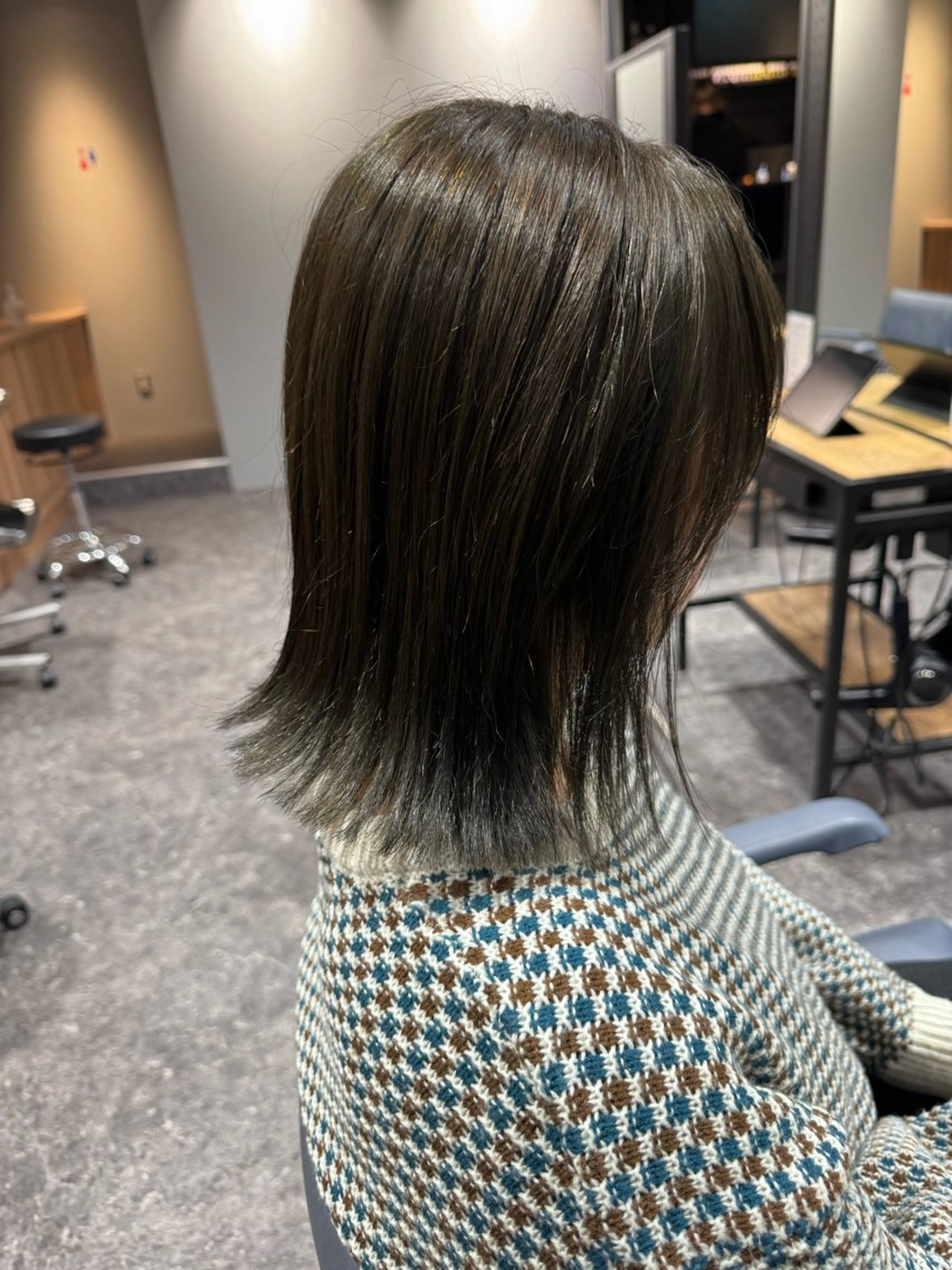 ミディアム カラー アッシュ ブリーチ イルミナカラー オリーブアッシュ 髪質改善 カット ヘアカラー トリートメント OAK 中目黒のヘアスタイル