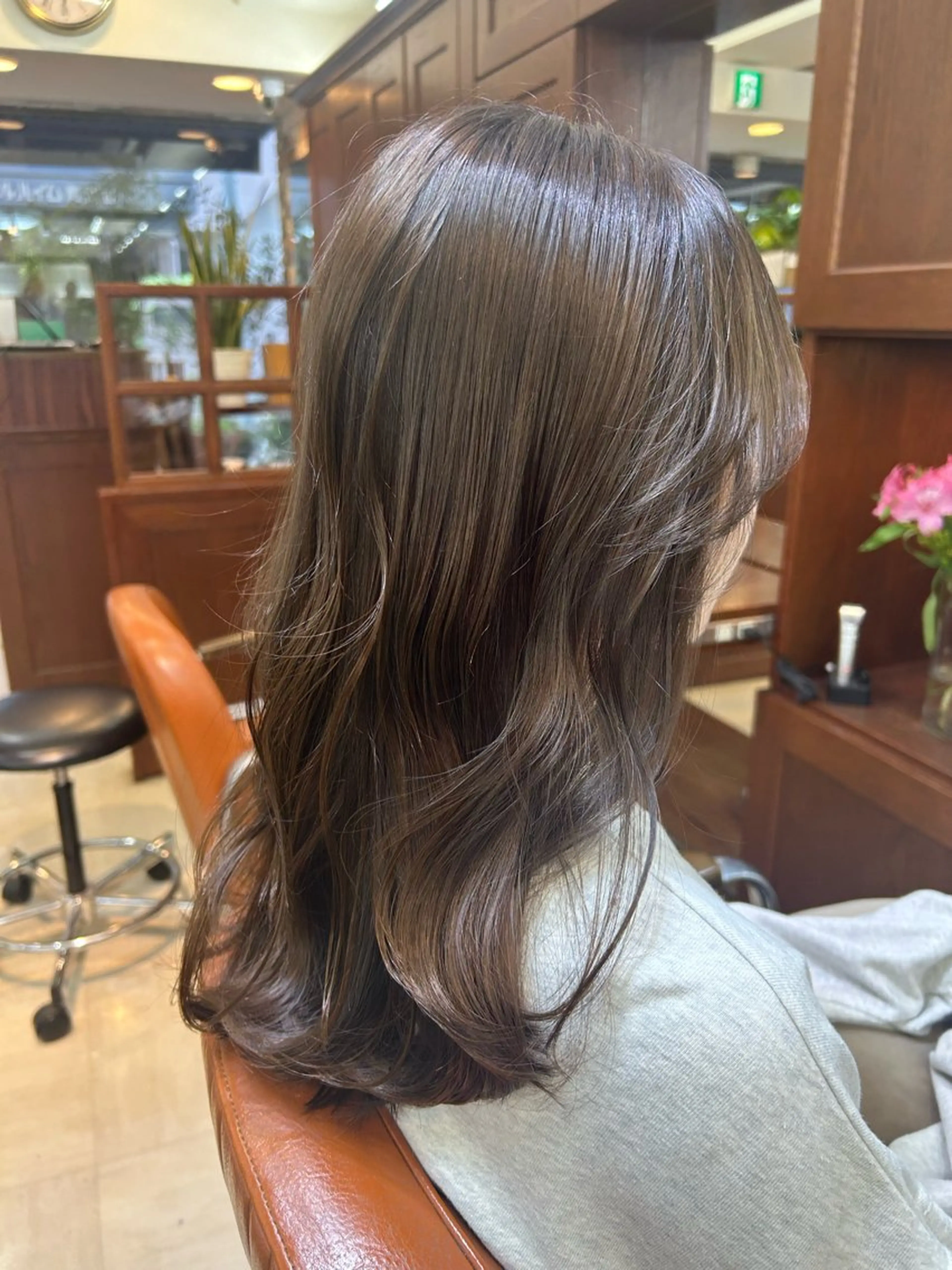 ミディアム カラー カット ヘアカラー トリートメント 大八木 美咲のヘアスタイル