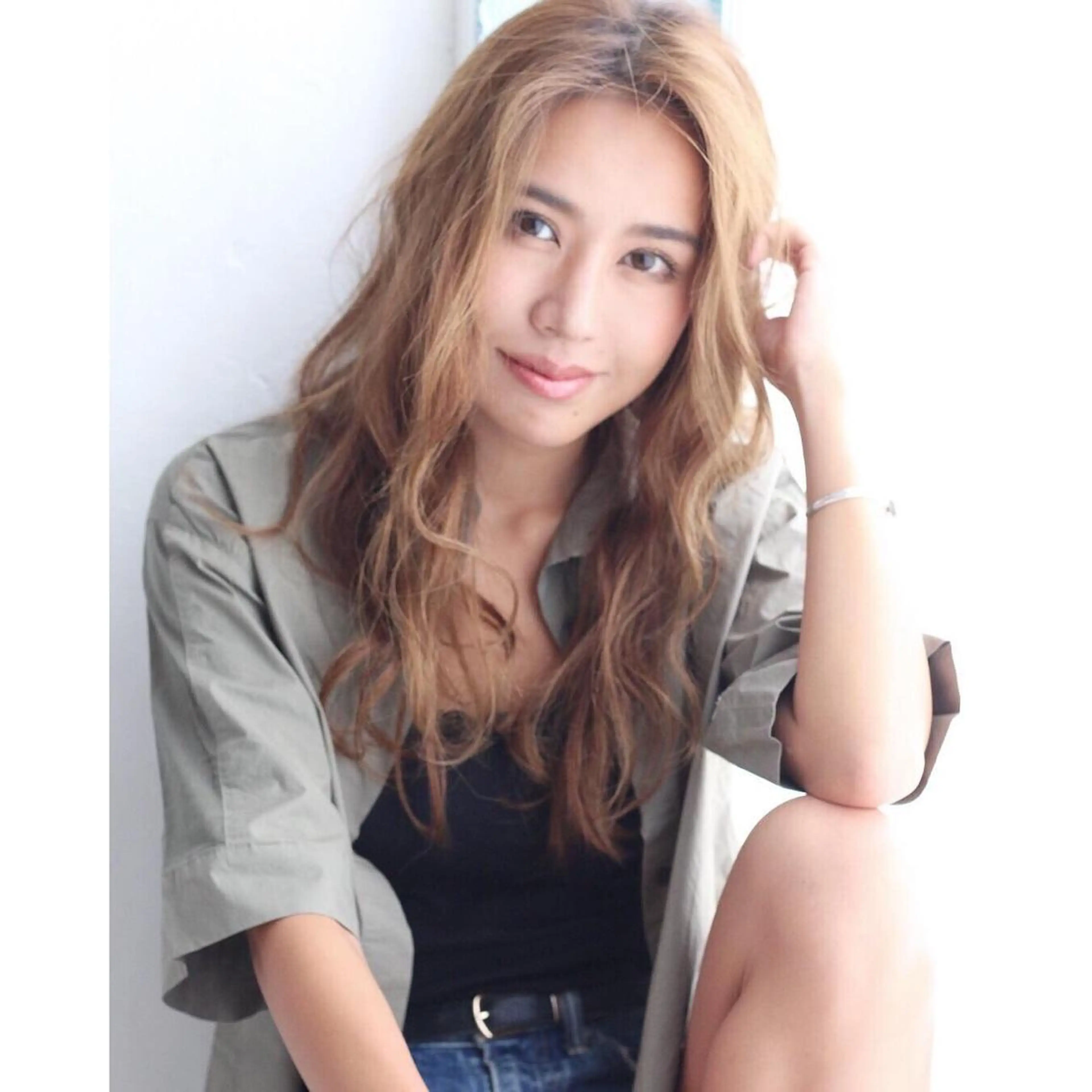 ロング カラー ヘアアレンジ バレイヤージュ デザインカラー グラデーションカラー ハイライトカラー ハイトーンカラー アンドウ ユウ/ レイヤーカット/韓国のヘアスタイル