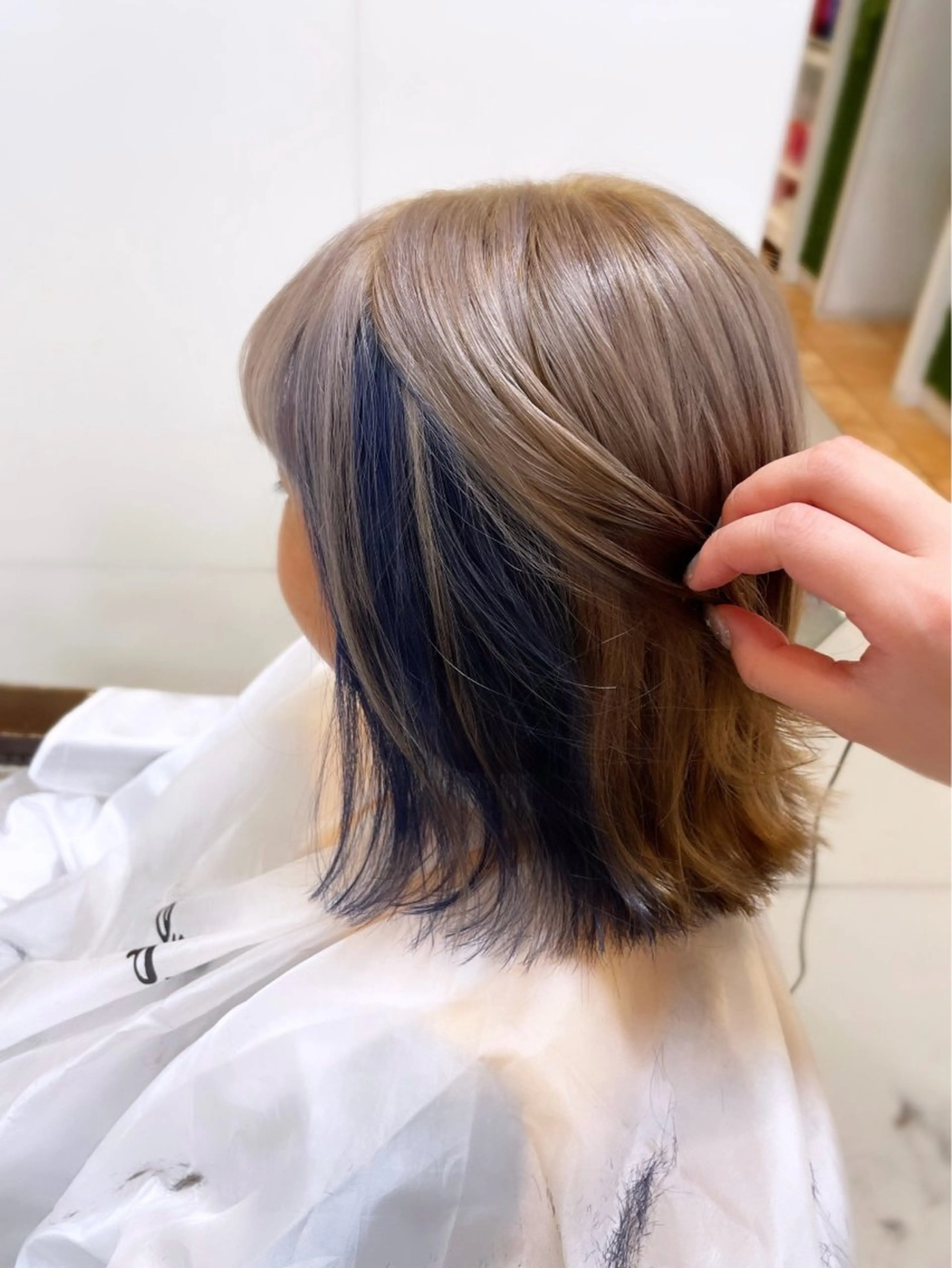 ミディアム カラー ブルーカラー シルバー SOYON なんば店所属・水島 真彩のヘアスタイル