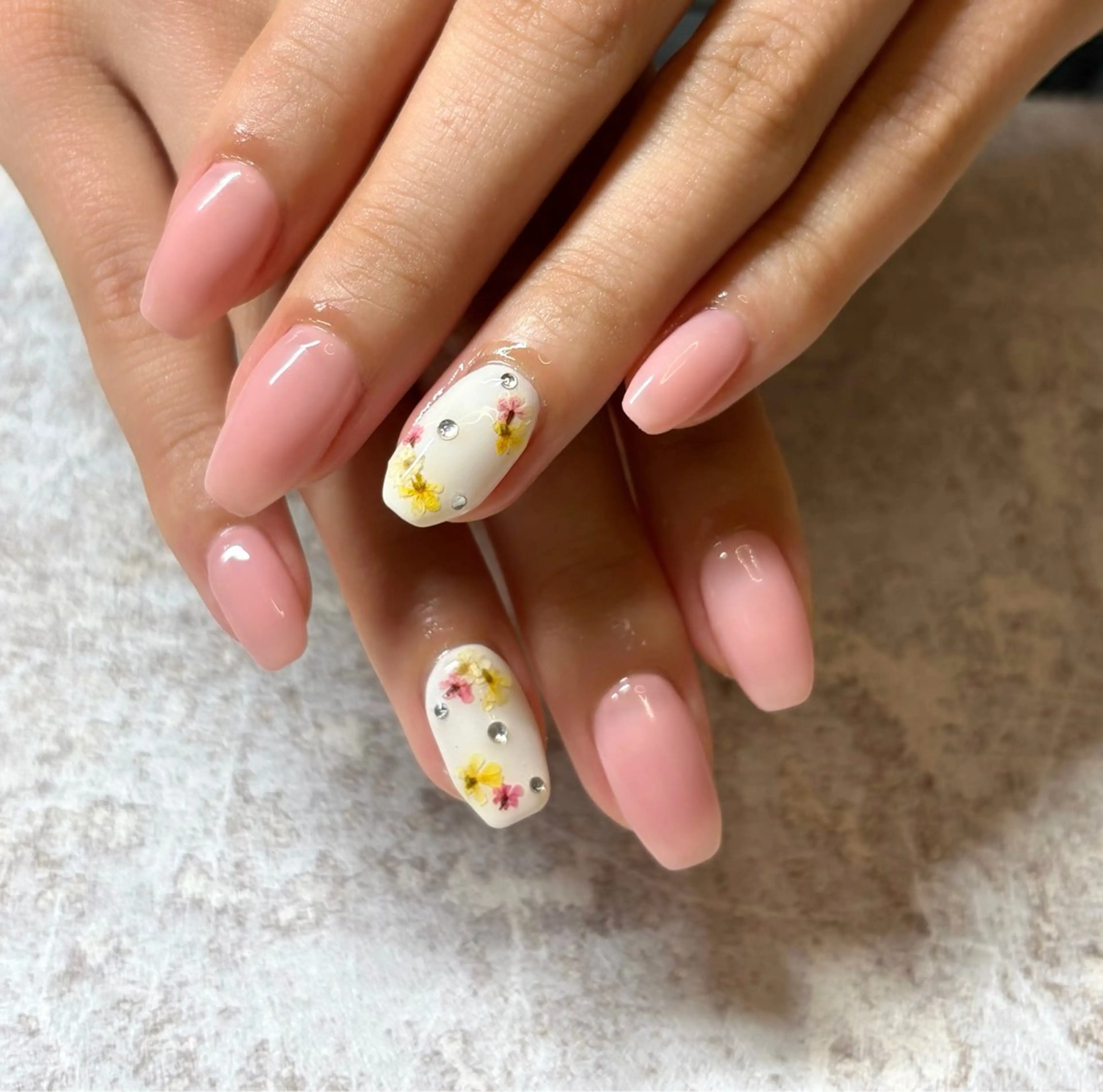 ネイル アートネイル ワンカラーネイル Lowé所属・Lowé みるくのネイルデザイン