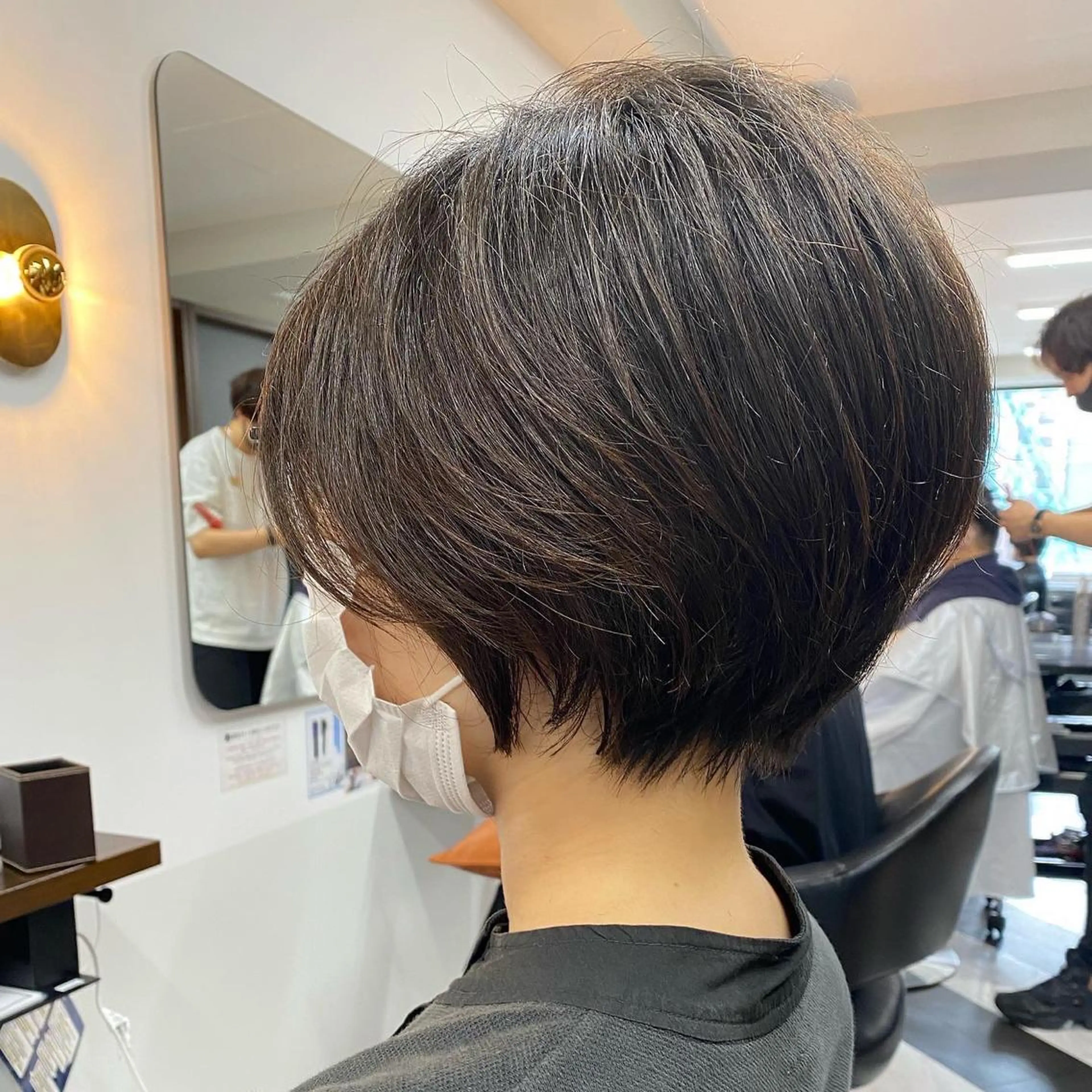 ショート 美髪に人生を賭けた 白髪と癖毛特化美容師のヘアスタイル