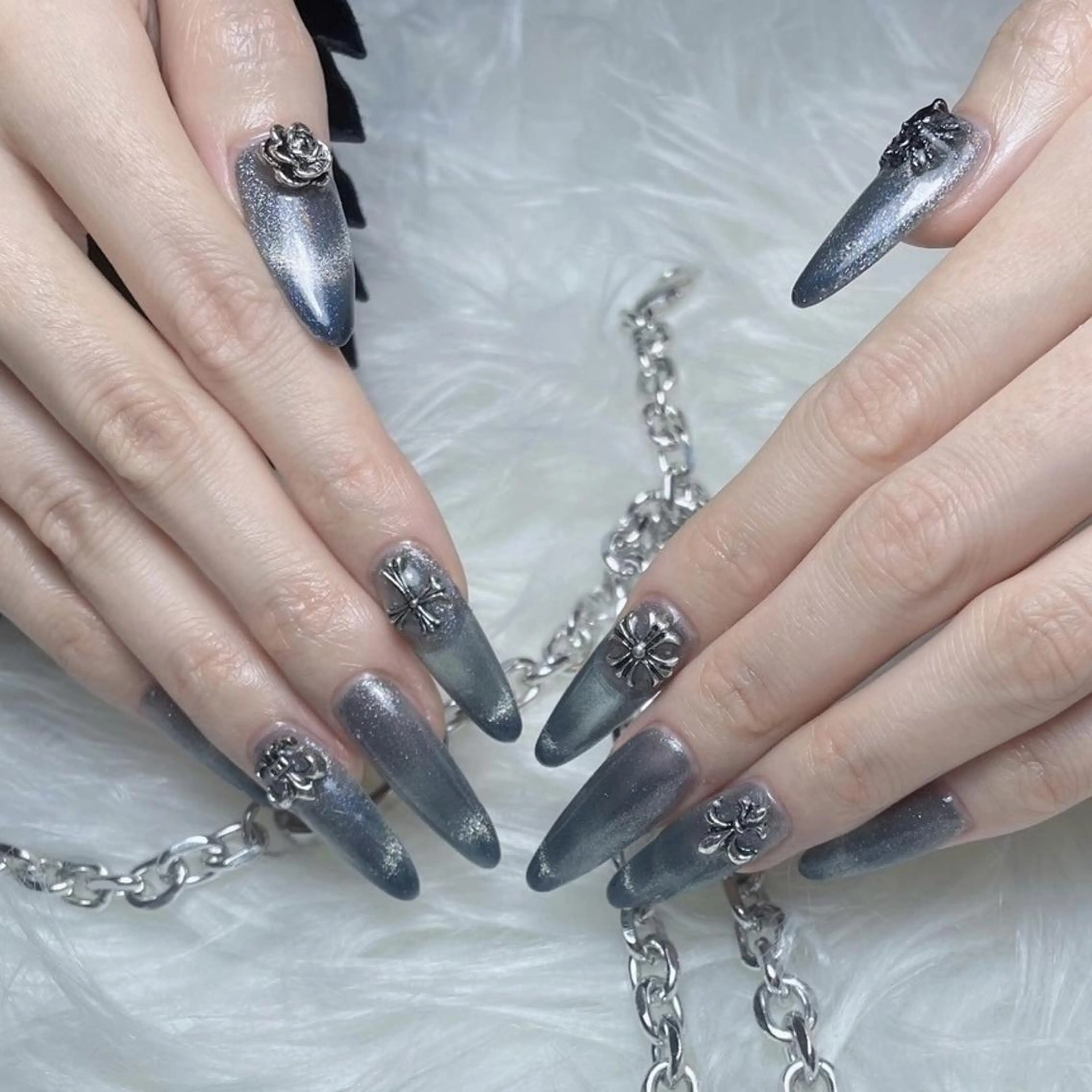 ネイル RAFFINE 月🦋🩵のネイルデザイン