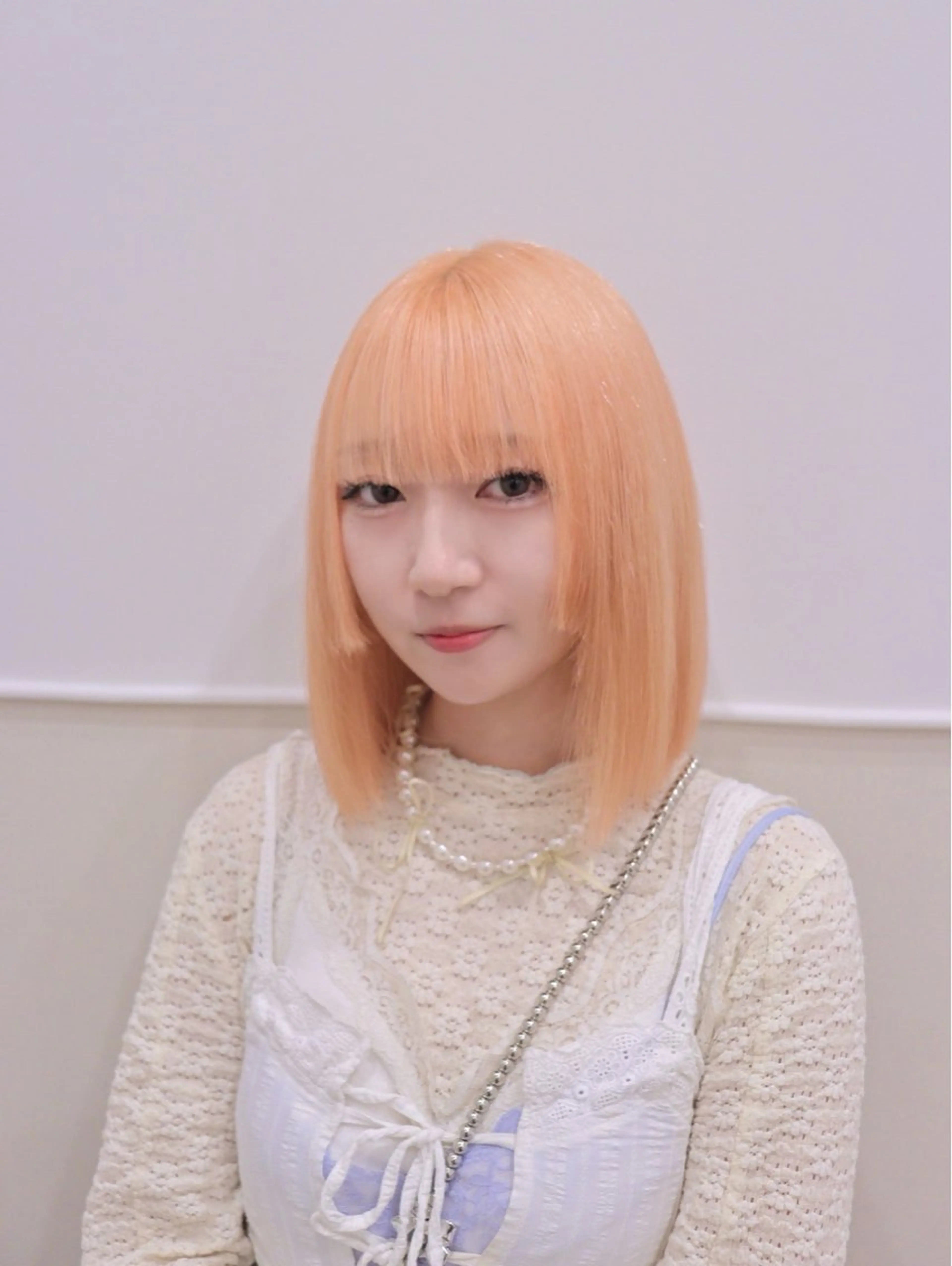 ミディアム カラー ブリーチ デザインカラー ハイトーンカラー 卒業式のヘアスタイル 学生 ハイトーン/ 縮毛矯正のヘアスタイル