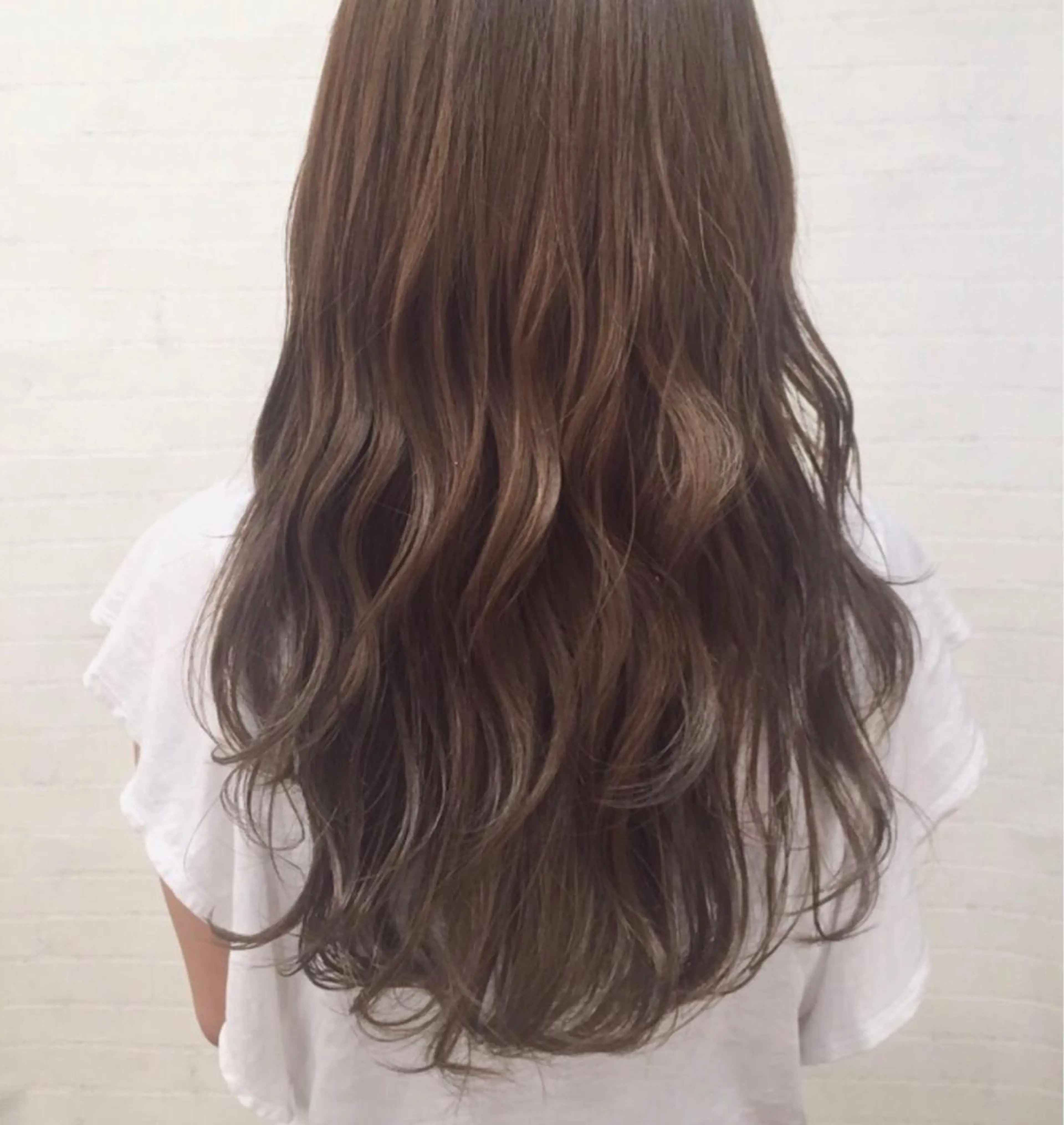 セミロング カラー ベージュカラー フォギーベージュ カット ヘアカラー トリートメント 齋藤 咲のヘアスタイル