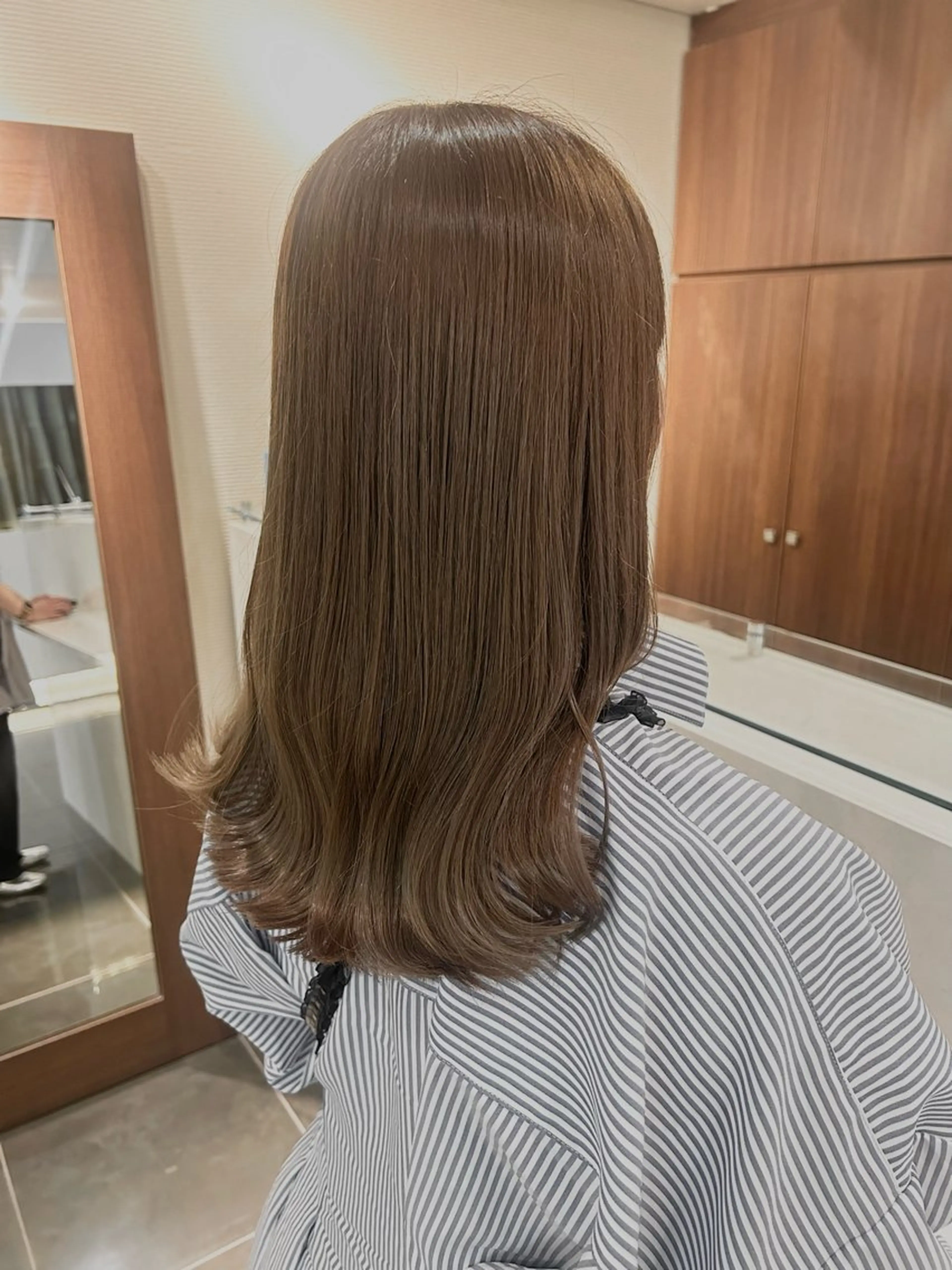 セミロング カラー カット ヘアカラー トリートメント チーフデザイナー 若林　麻衣のヘアスタイル