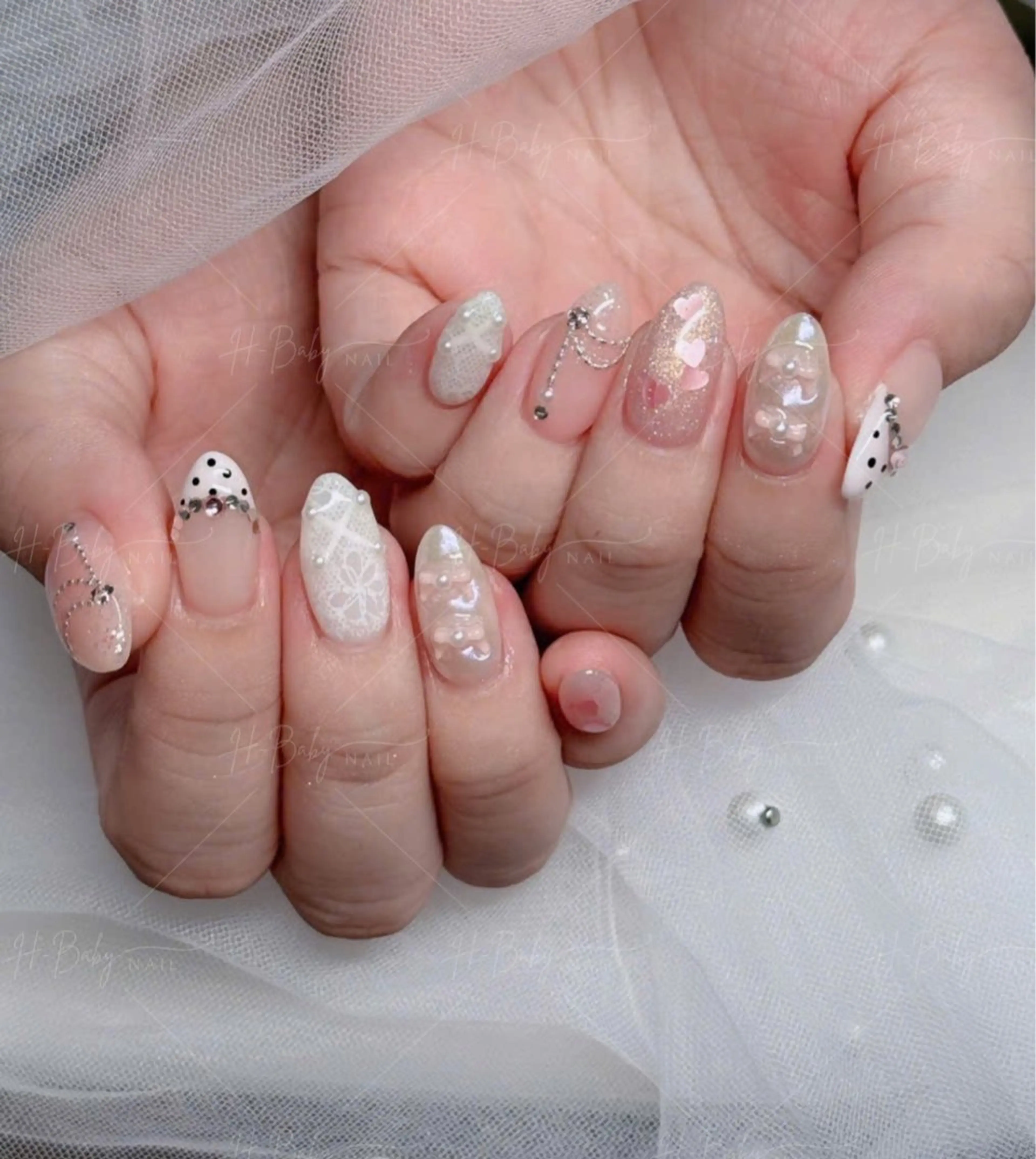 ネイル オーロラネイル フレンチネイル ジェルネイル ハロウィン キラキラネイル H.baby Nail Salonのネイルデザイン