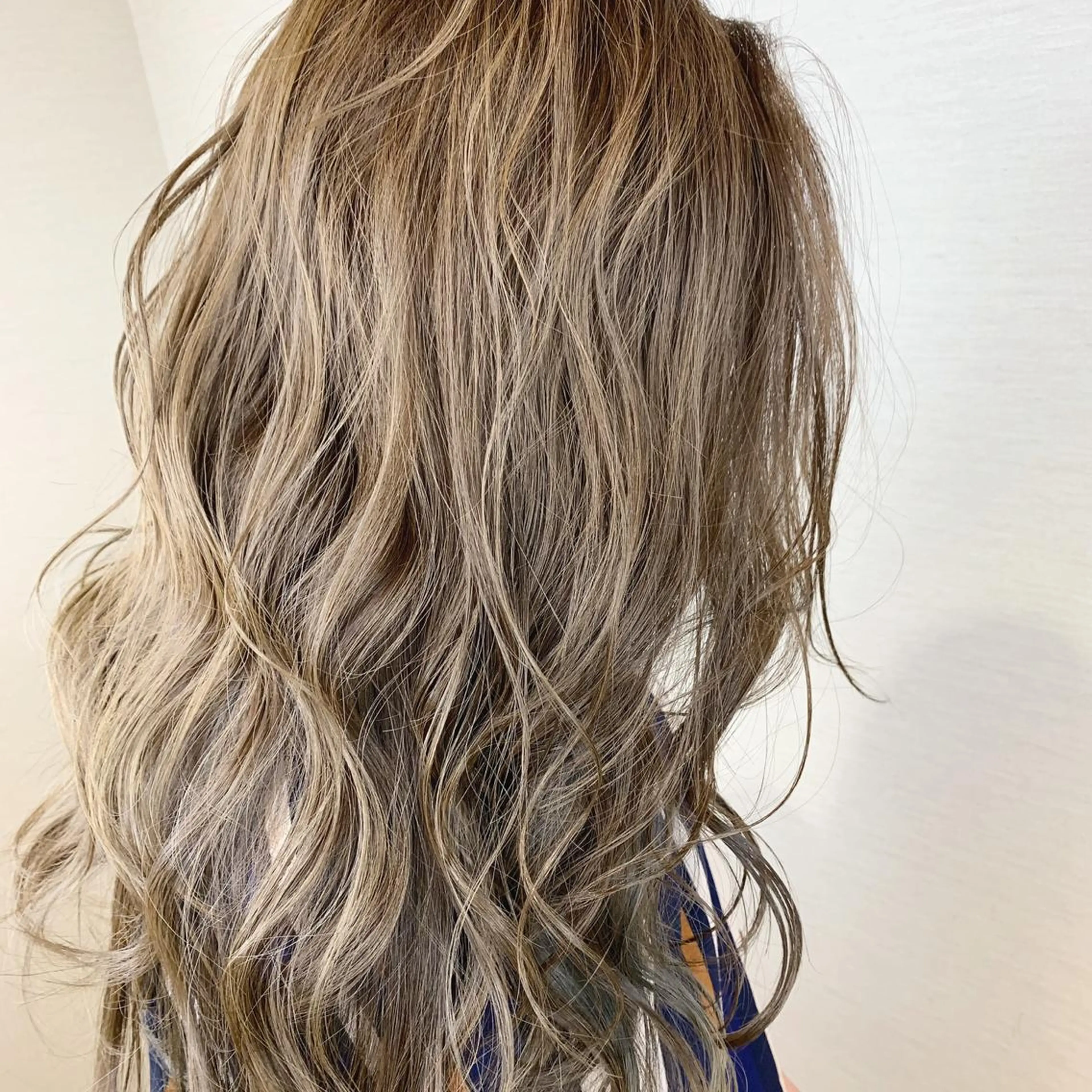 セミロング ブリーチなしダブル/ レイヤーカット 小棹のヘアスタイル