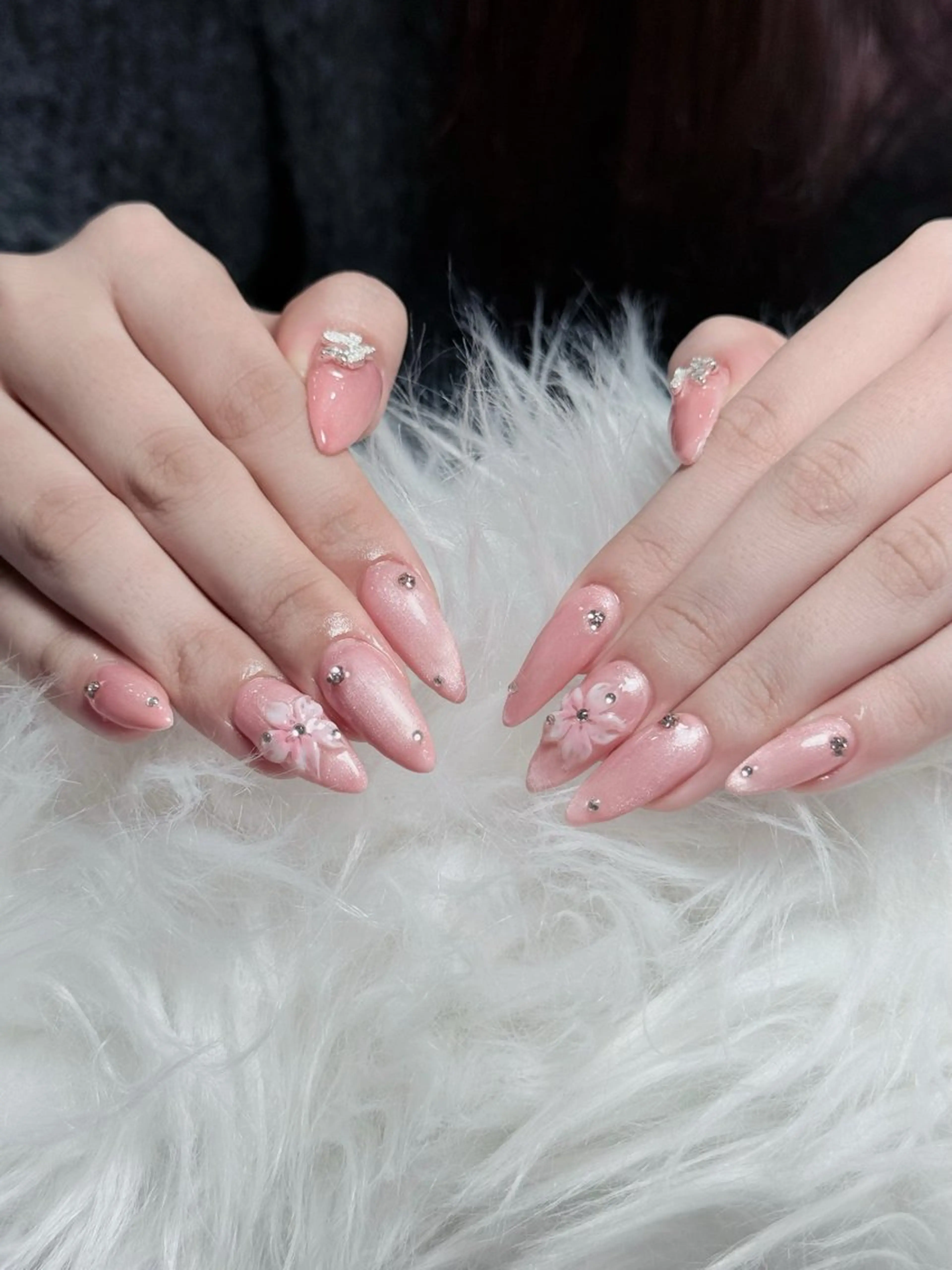 ネイル ジェルネイル キラキラネイル ネイルチップ 冬ネイル ハンドネイル Emi🌸Belle Nail Salonのネイルデザイン