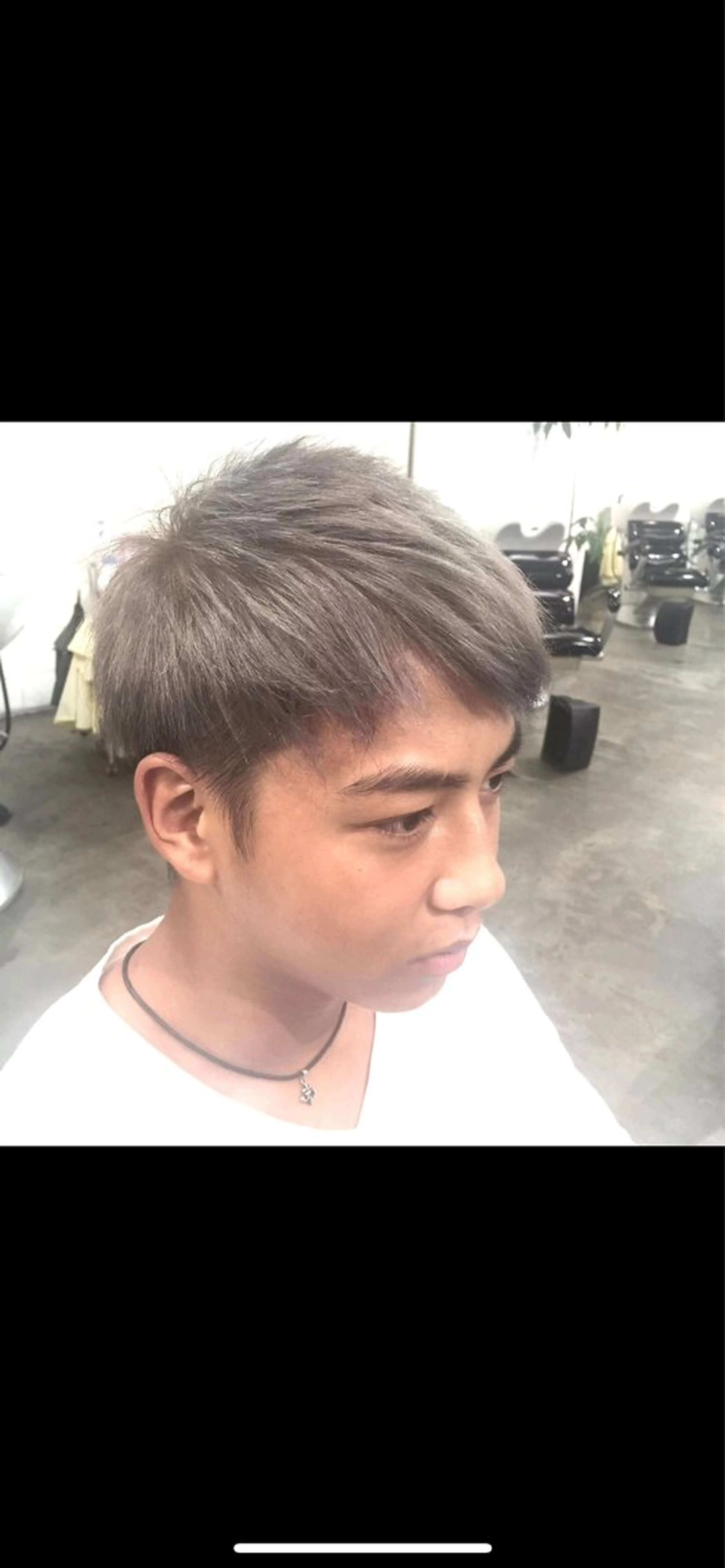 ショート カラー メンズ メンズブリーチ ブリーチ ショートヘア slang所属・イワムラ ハヤトのヘアスタイル