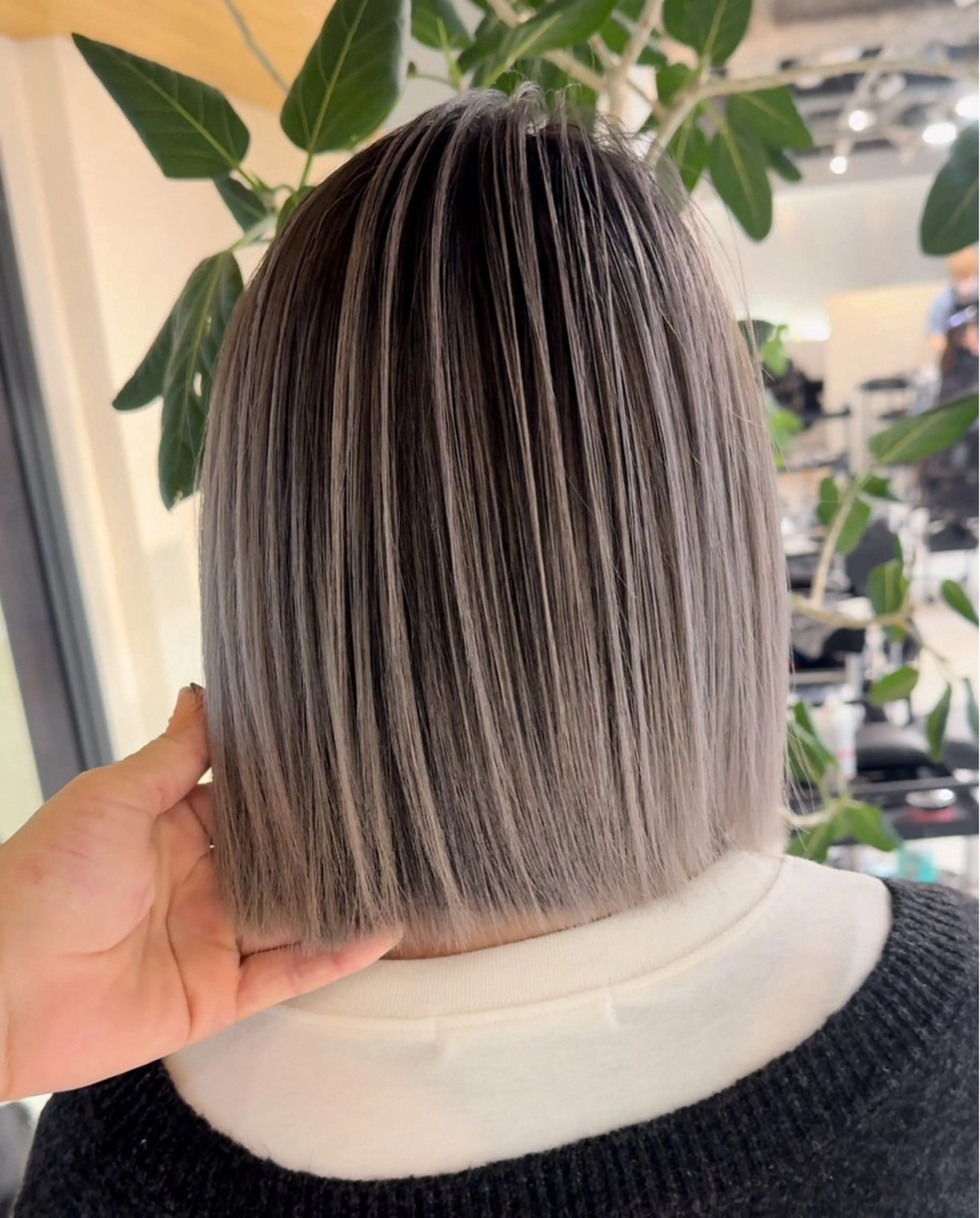 ショート カラー 切りっぱなしボブ ボブ 神戸で縮毛矯正/髪質 改善/お任せくださいのヘアスタイル