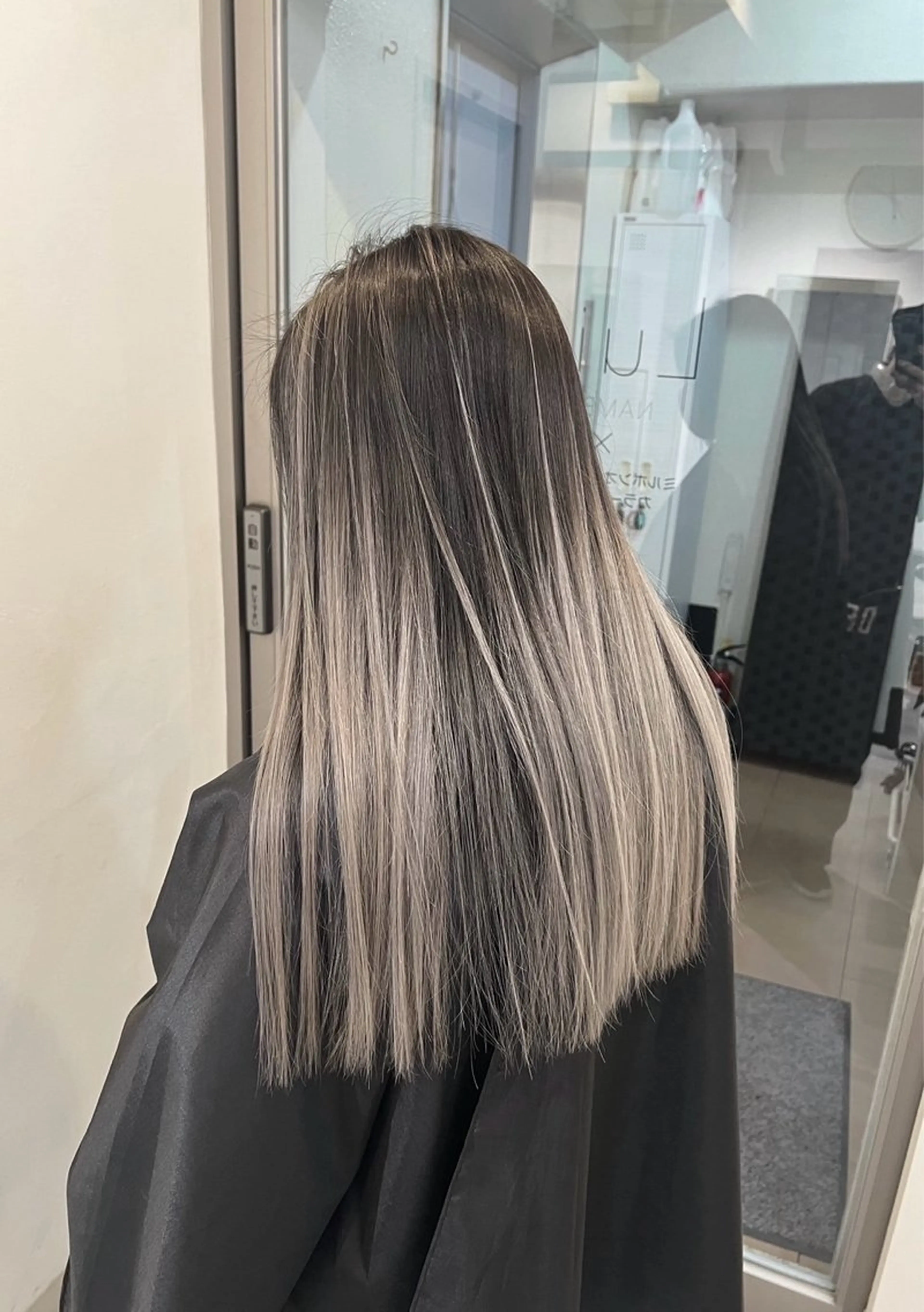 ロング カラー バレイヤージュ シルバー ホワイトシルバー レイヤーカット ヘアカラー ROBIN所属・指名数No.1 /NAOYAのヘアスタイル