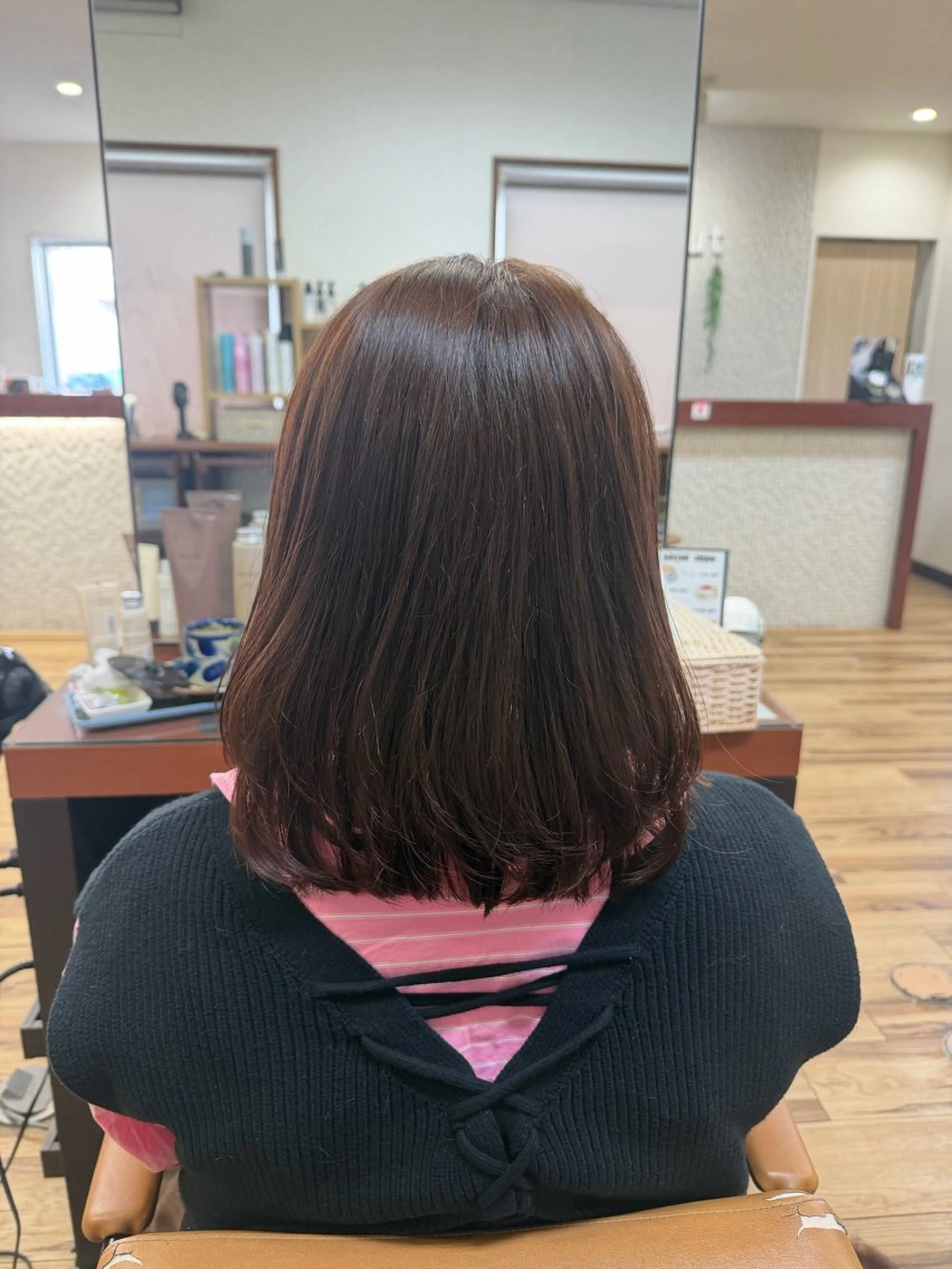 ミディアム 榮 百合香のヘアスタイル